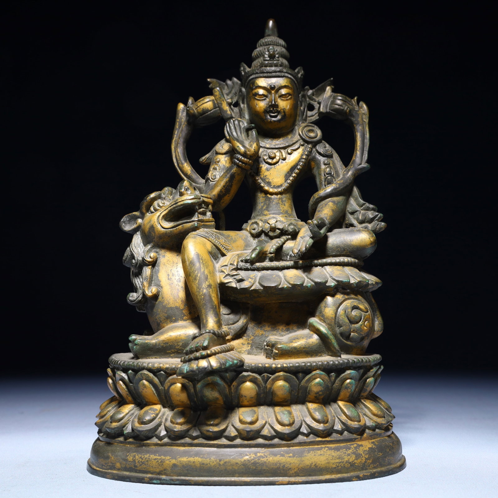 A Solemn Gilt Bronze Statue of Bodhisattva: A Solemn Gilt Bronze Statue of Bodhisattva,Qing Dynasty,China,Size:5.9inx3.9inx9.1in,Weight:2900g 铜漆金菩萨像,中国清代
