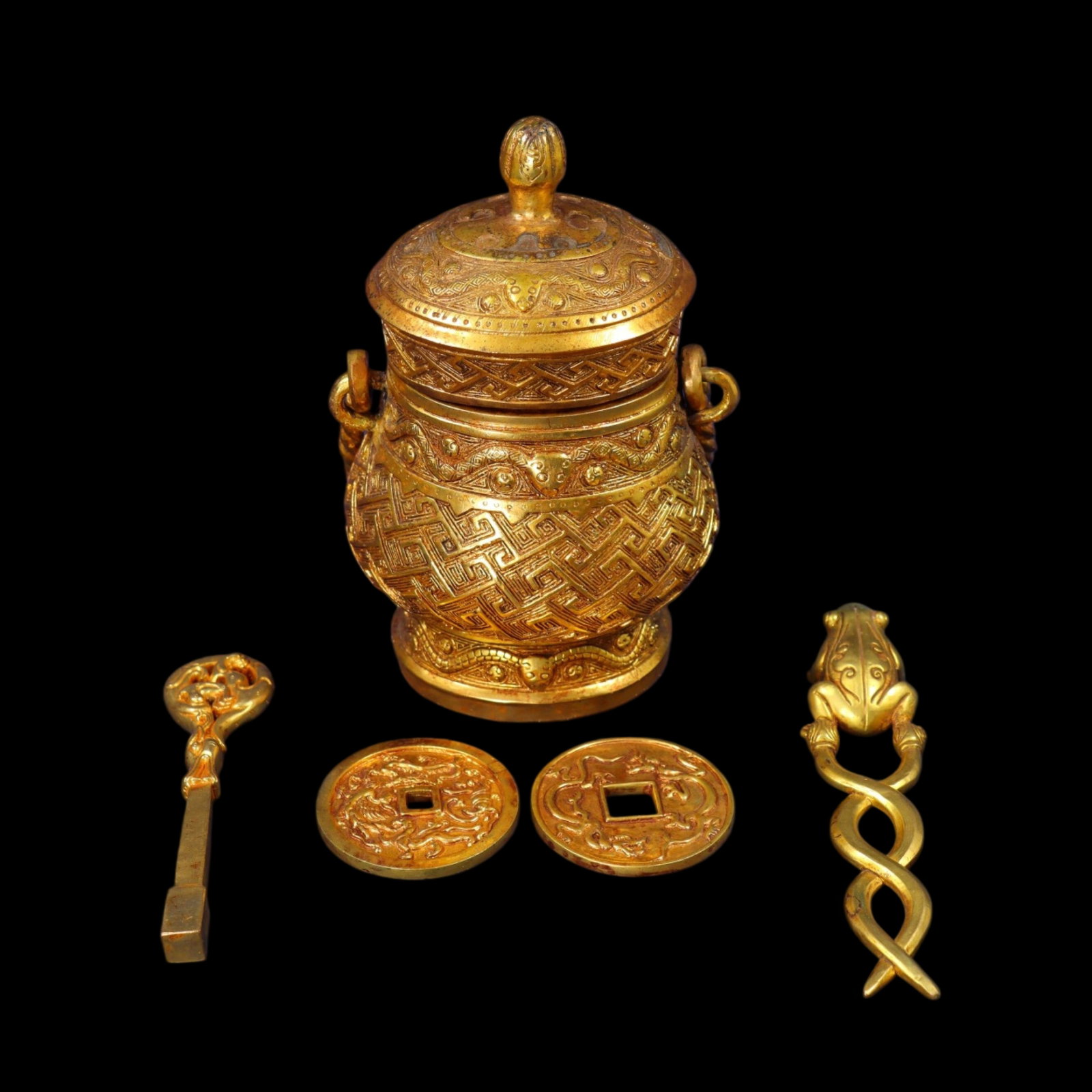 A Set of Fine Gilt Bronze Chi-Dragon Pattern Ornaments: A Set of Fine Gilt Bronze Chi-Dragon Pattern Ornaments,Qing Dynasty,China,Size:(Pot)8.7inx5.9inx4.7in,(Cash Coin)2.8in,(Frog)1.2inx7.9inx1.6in,Weight:2590g 一套铜鎏金"