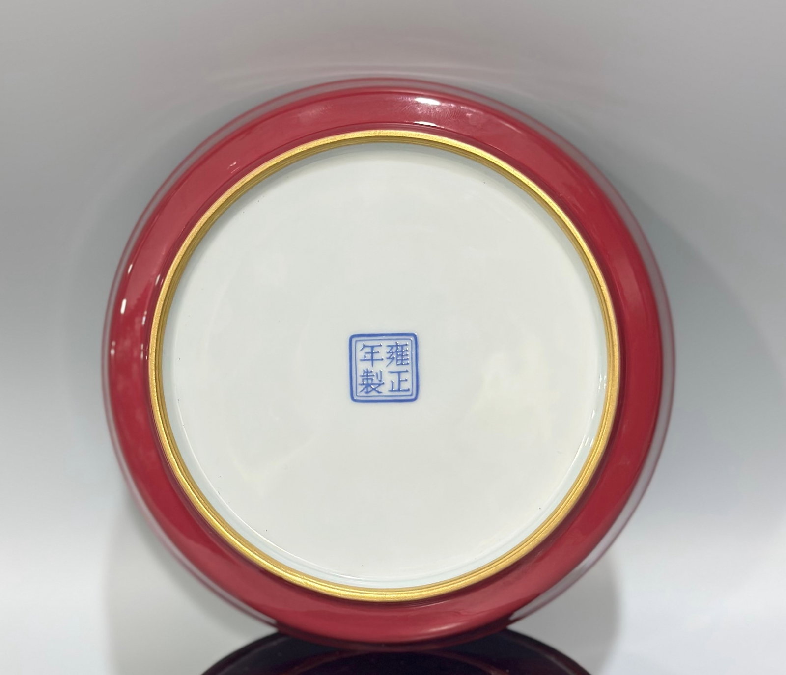 An Exquisite Enamel Ruby Red-Glazed Auspicious Cloud and Dragon Pattern Plate - 3