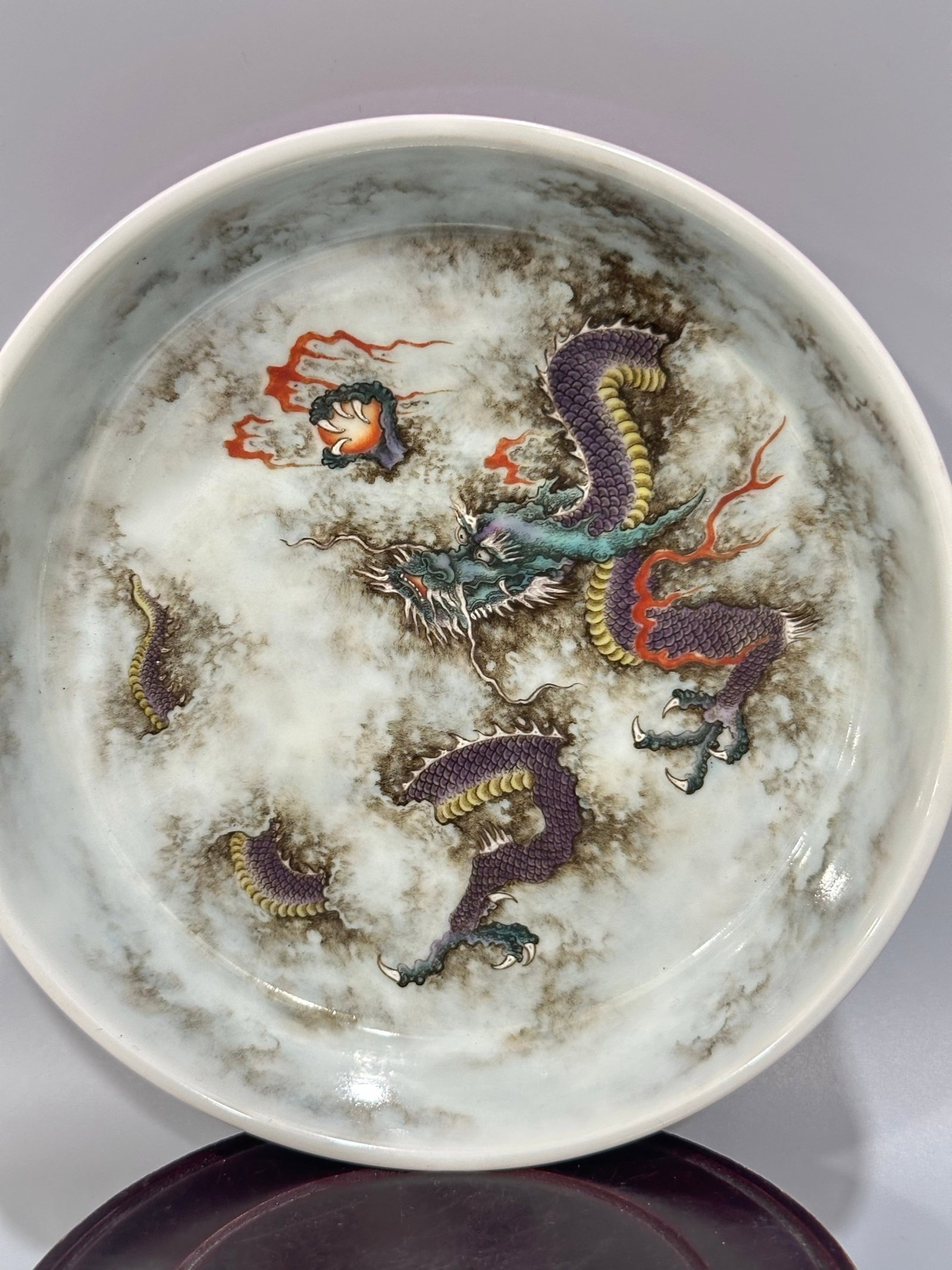 An Exquisite Enamel Ruby Red-Glazed Auspicious Cloud and Dragon Pattern Plate - 4