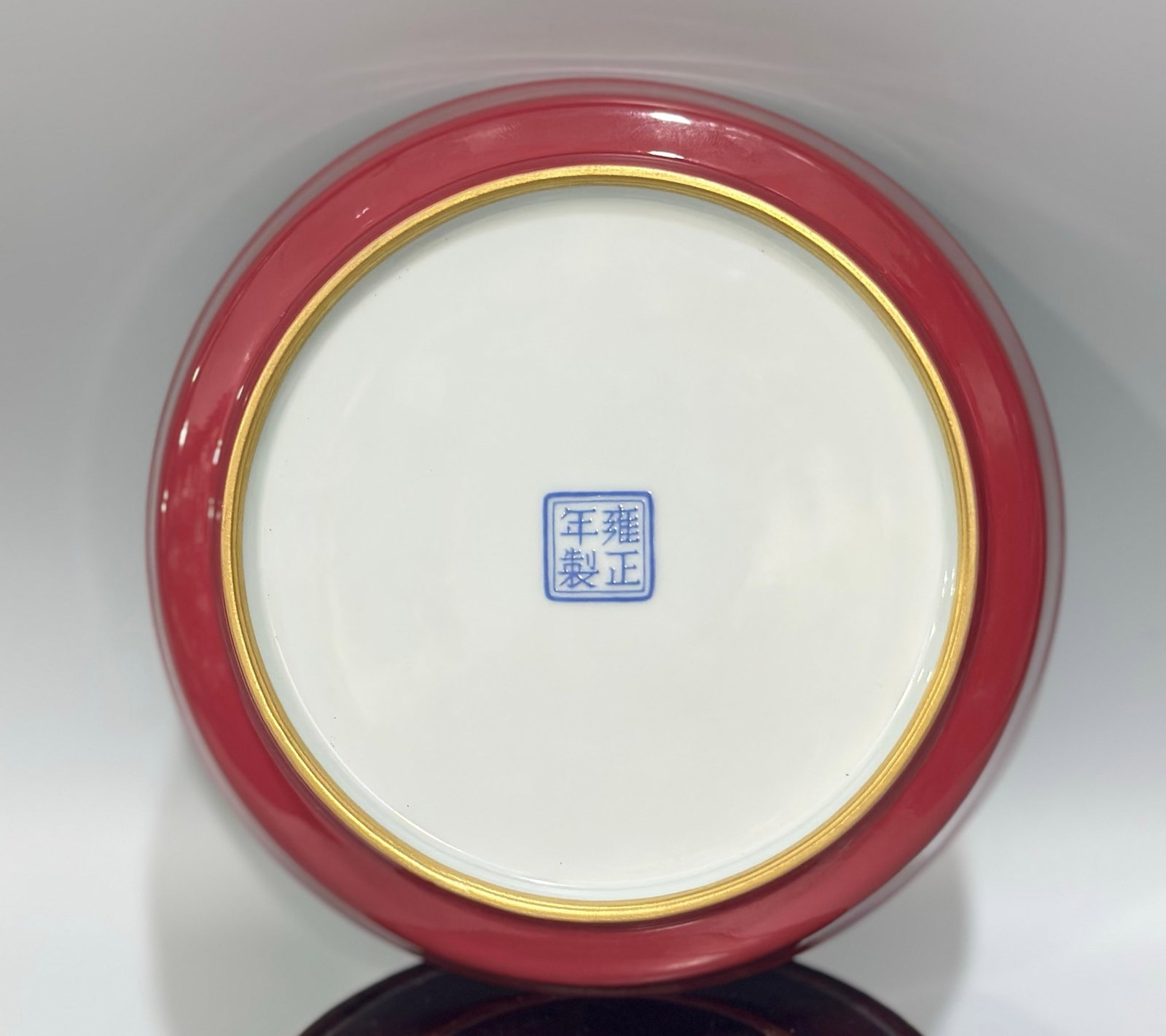 An Exquisite Enamel Ruby Red-Glazed Auspicious Cloud and Dragon Pattern Plate - 5