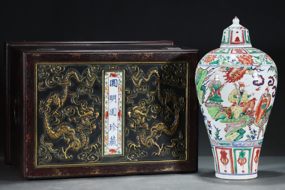 A HugeWucai Meiping Vase With Narrative Figures: A HugeWucai Meiping Vase With Narrative Figures,Yuan Dynasty, China,Size:19.3inx9.6in 人物故事五彩梅瓶,中国元代