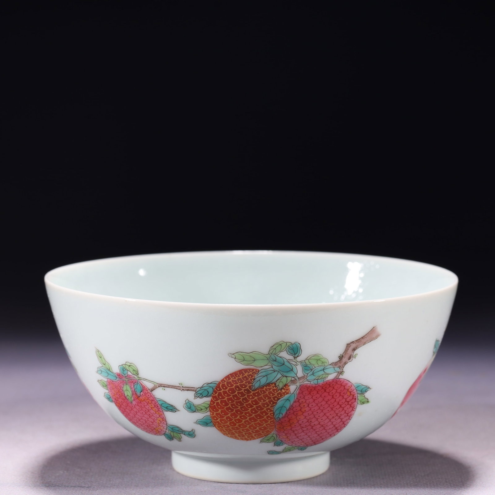 An Exquisite Famille-Rose Peach Pattern Bowl: An Exquisite Famille-Rose Peach Pattern Bowl,Qing Dynasty,China,Yongzheng Six-character Mark,Size:5.6inx2.7in,Weight:250g 粉彩桃子纹碗,中国清É