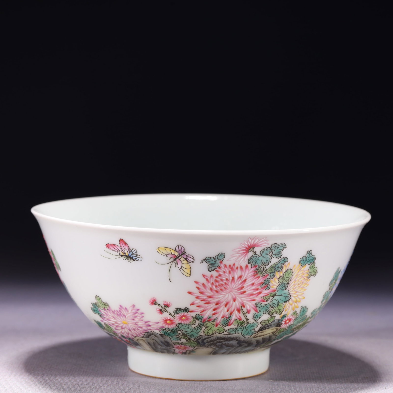 An Exquisite Famille-Rose Flower and Butterfly Pattern Bowl,with poem: An Exquisite Famille-Rose Flower and Butterfly Pattern Bowl,with poem,Qing Dynasty,China,Yongzheng Four-character Mark,Size:5.7inx2.8in,Weight:200g 粉彩花卉蝴蝶 