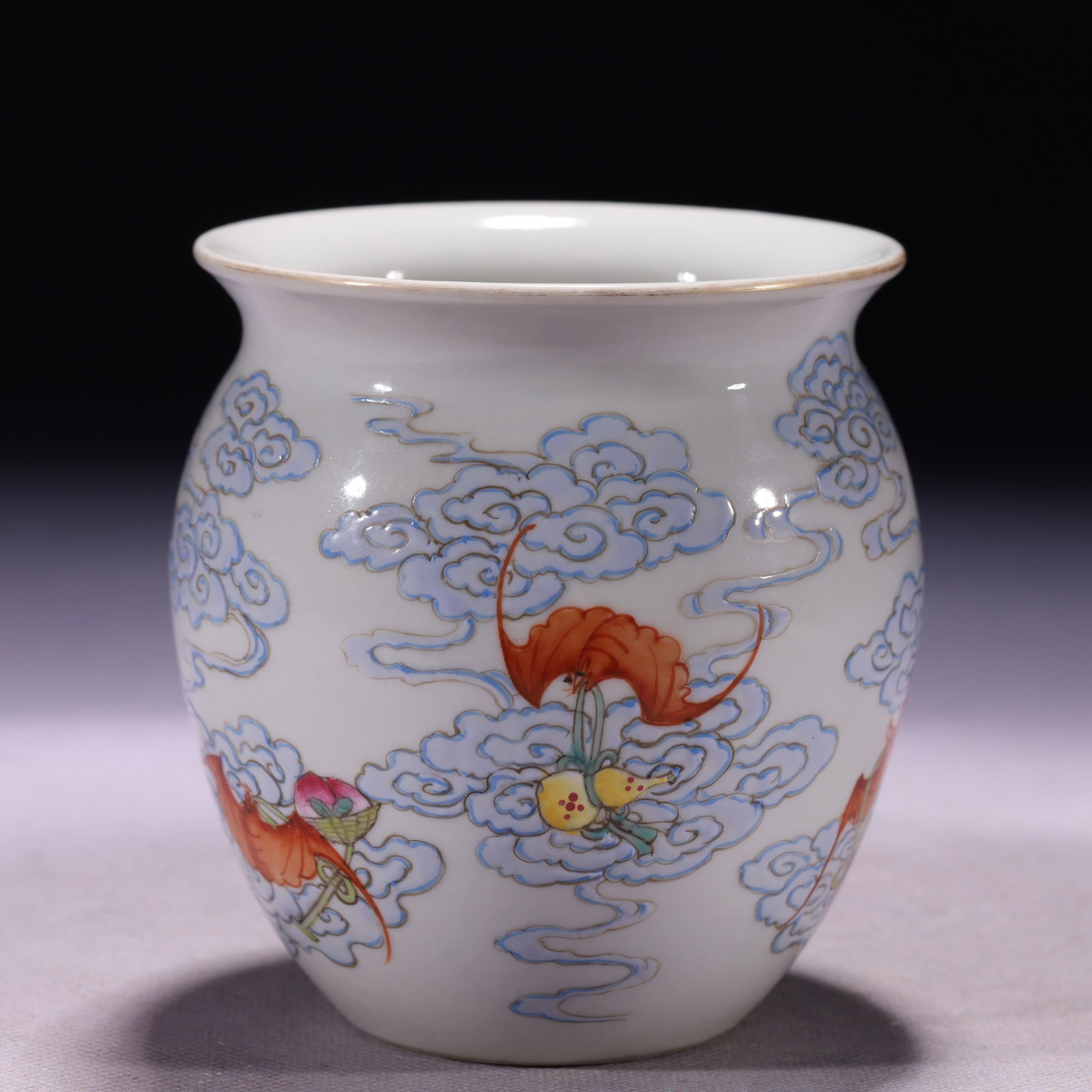 An Exquisite Famille-Rose Auspicious Cloud and Bats Pattern Jar: An Exquisite Famille-Rose Auspicious Cloud and Bats Pattern Jar,Qing Dynasty,China,Qianlong Six-character Mark,Size:3.9inx4.1in,Weight:366g 粉彩祥云蝙蝠纹 
