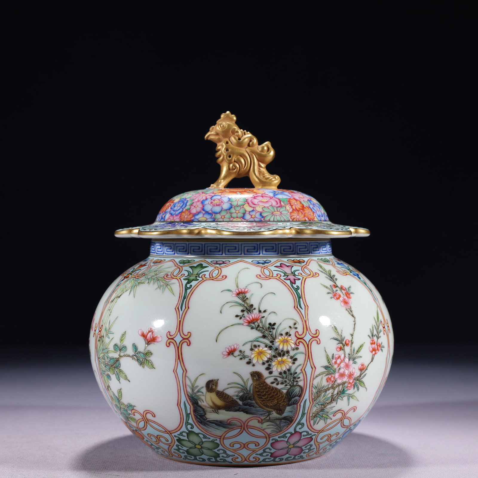 An Exquisite Famille-Rose Painted Gold Flower Pattern Jar with Cover: An Exquisite Famille-Rose Painted Gold Flower Pattern Jar with Cover,Qing Dynasty,China,Qianlong Four-character Mark,Size:5.9inx8.3in,Weight:1250g 粉彩描金花卉ń