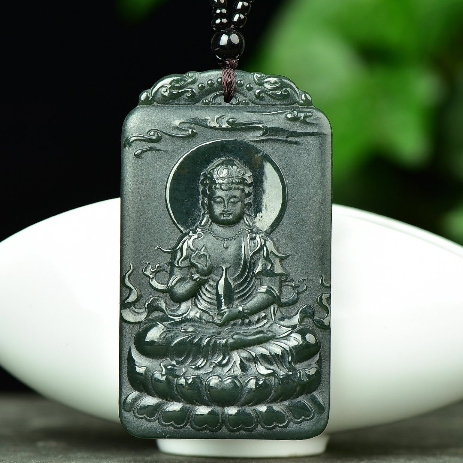 An Exquisite Jasper Statue of Avalokitesvara Pendant: An Exquisite Jasper Statue of Avalokitesvara Pendant,Size:39mmx68mm 碧玉观音挂件