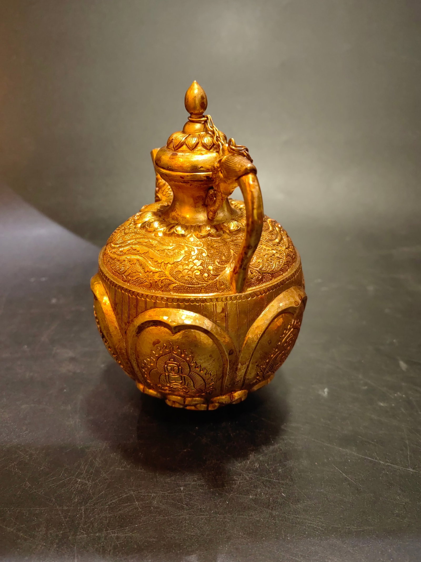 An Exquisite Gilt Bronze Phoenix Pattern Flagon - 4
