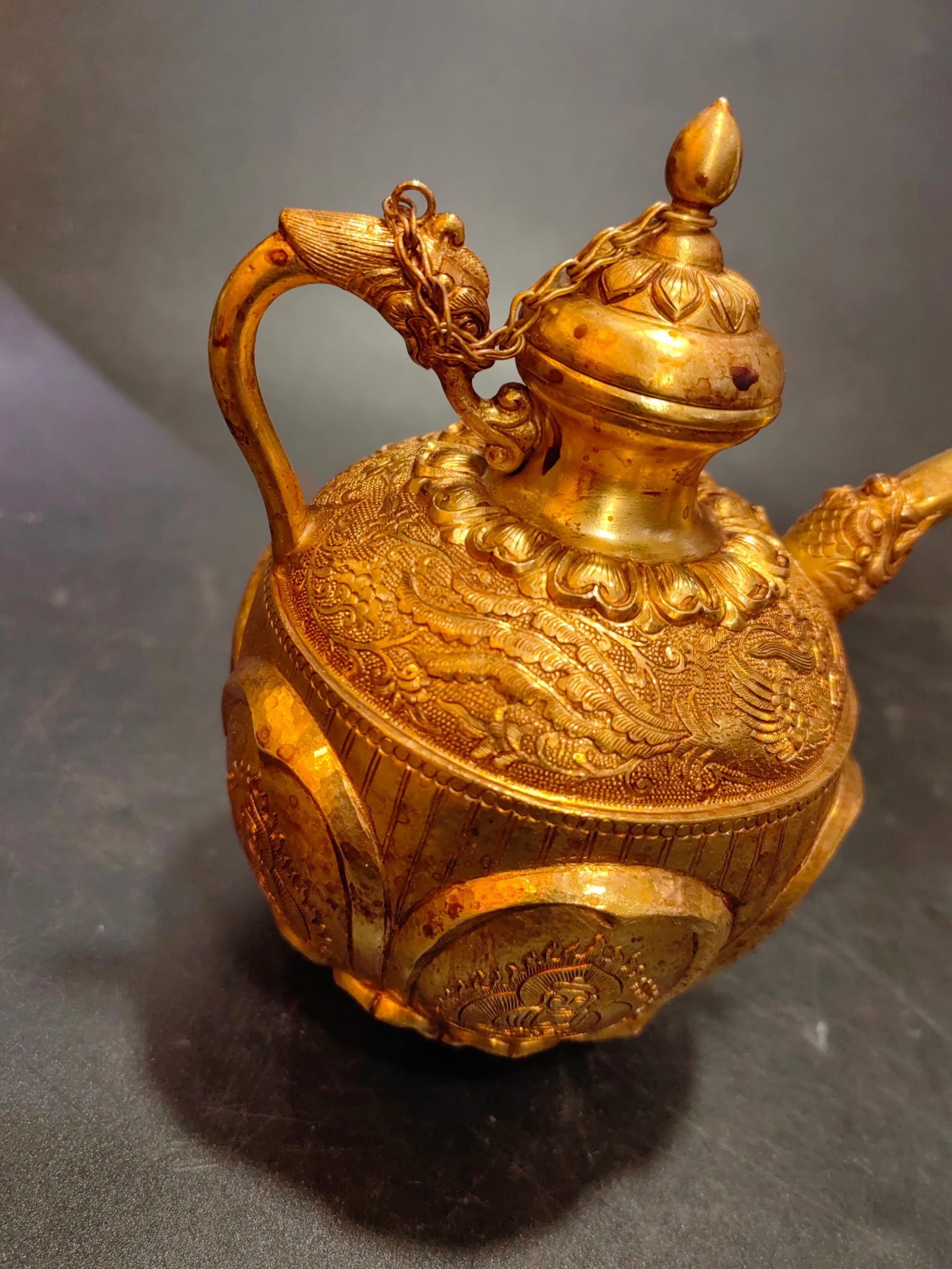 An Exquisite Gilt Bronze Phoenix Pattern Flagon - 5