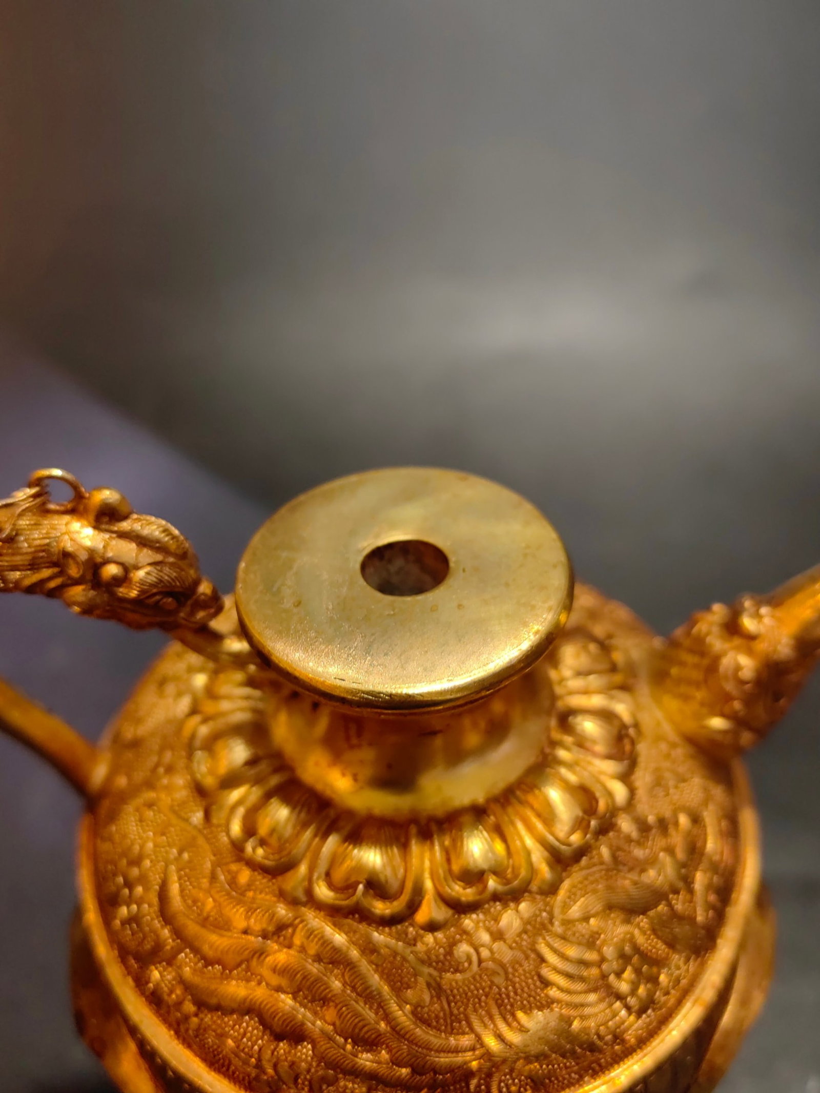 An Exquisite Gilt Bronze Phoenix Pattern Flagon - 6