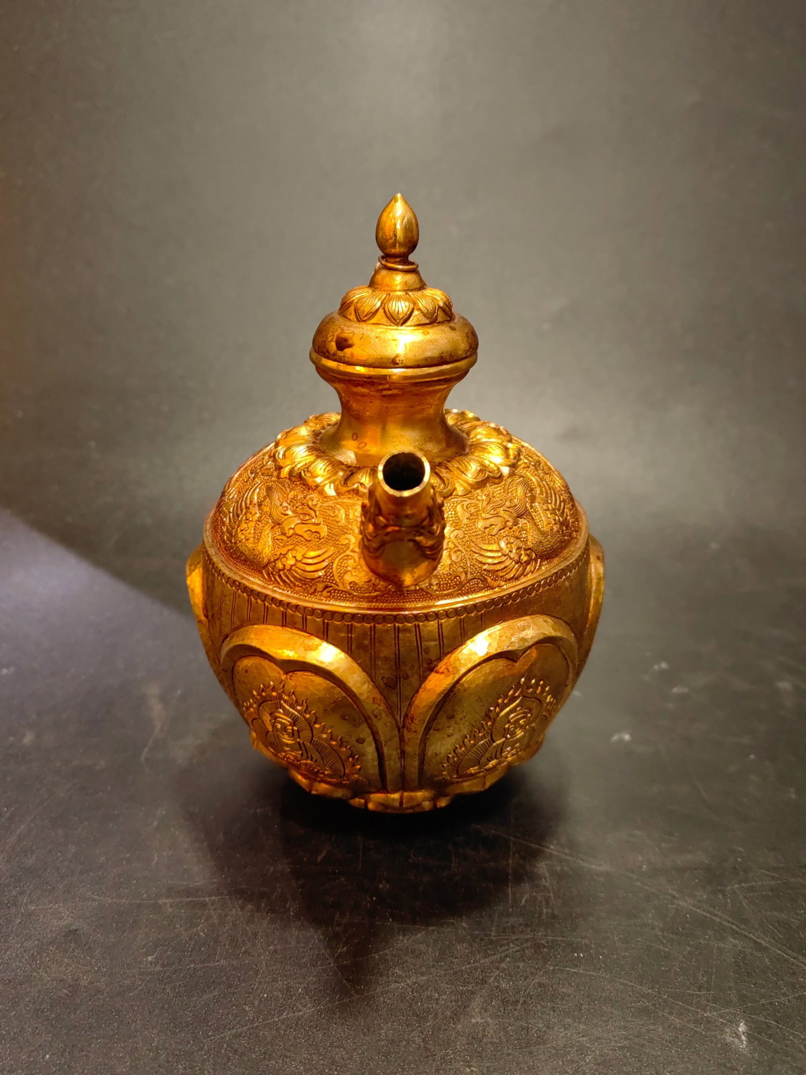 An Exquisite Gilt Bronze Phoenix Pattern Flagon - 7