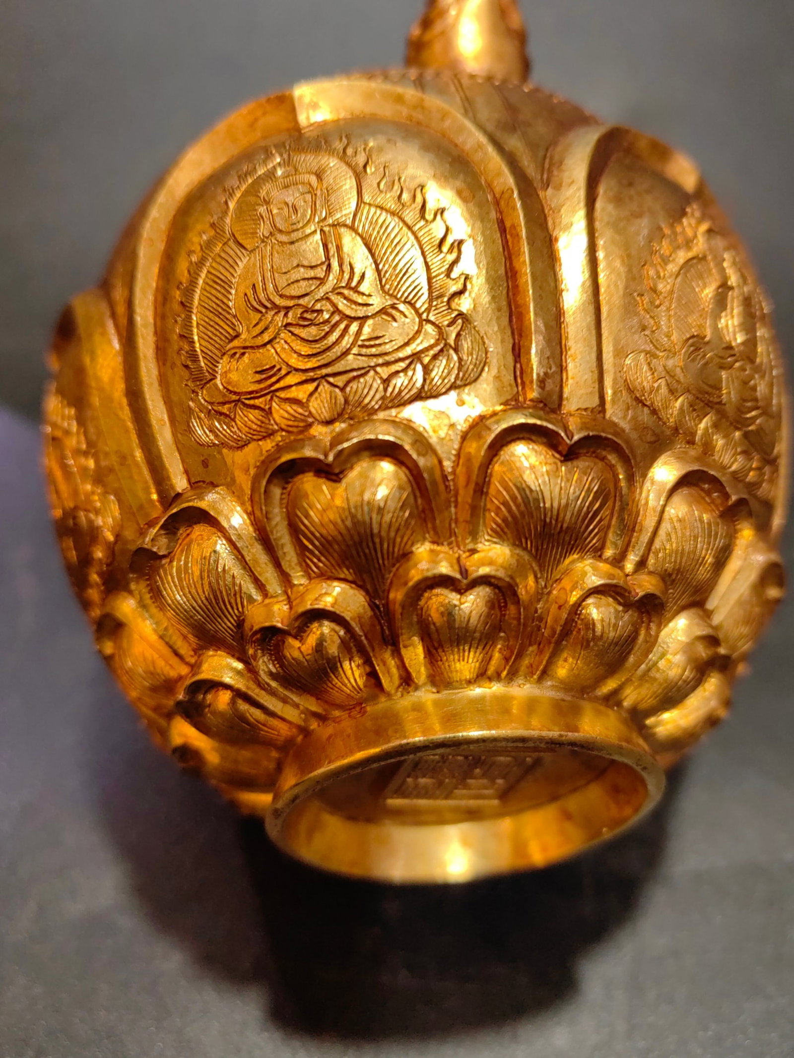An Exquisite Gilt Bronze Phoenix Pattern Flagon - 8