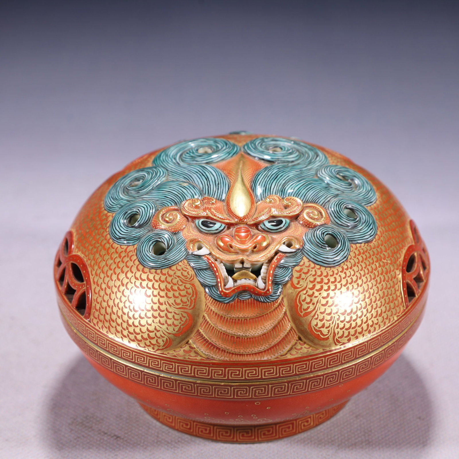 An Exquisite Red Glazed Painted Gold Lion Pattern Box with Cover: An Exquisite Red Glazed Painted Gold Lion Pattern Box with Cover,Qing Dynasty,China,Qianlong Four-character Mark,Size:4.9inx3in,Weight:650g