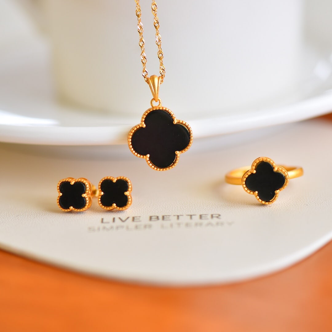 A Pair of Exquisite Sterling Silver-Gold Plated Inlaid Black Jade Jewely: A Pair of Exquisite Sterling Silver-Gold Plated Inlaid Black Jade Jewelry,Size:(Necklace)14mmx14mm,(Ring)10mmx10mm,(Earrings)8mmx8mm 一套纯银镀金镶墨