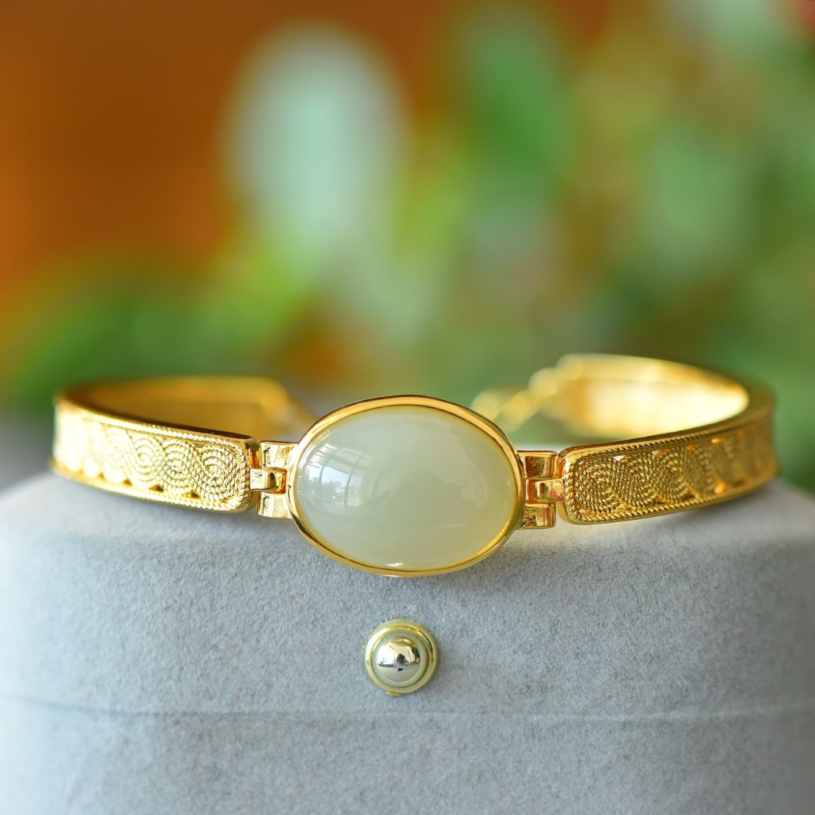 An Exquisite Bronze-Gold Plated Inlaid White Jade Bracelet (1 of 5)