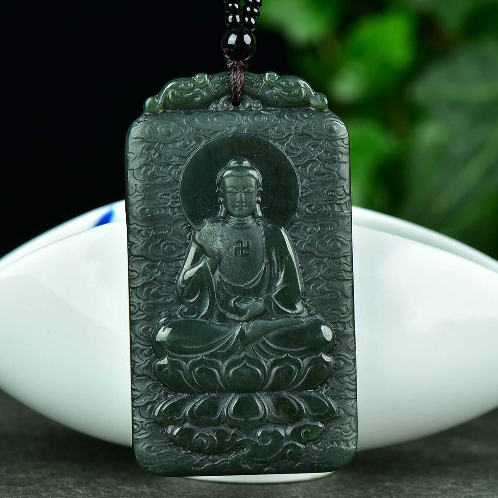 An Exquisite Sapphire Avalokitesvara Pattern Pendant: An Exquisite Sapphire Avalokitesvara Pattern Pendant,Size:39mmx69mm (寓意)吉祥 普度众生 保平安