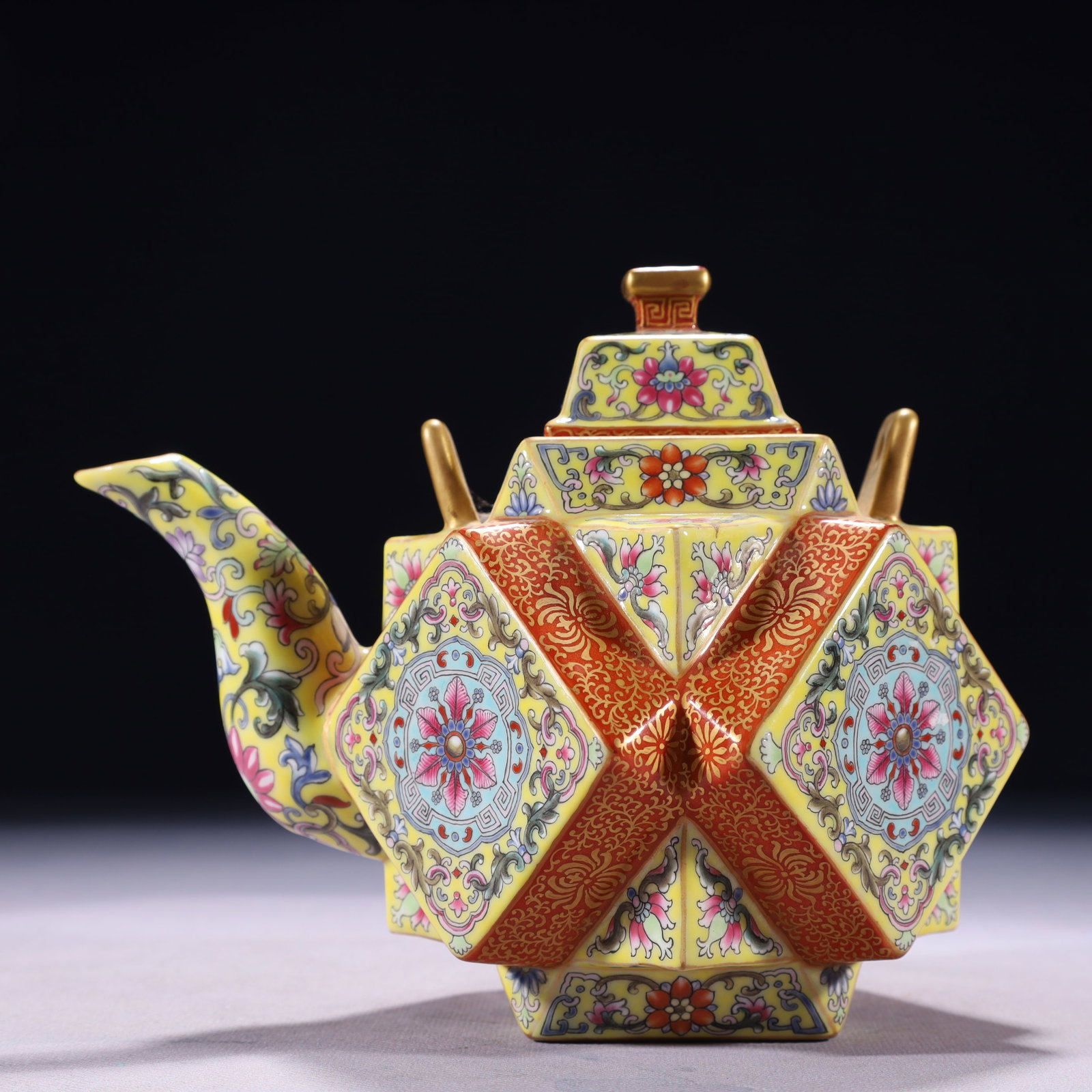 An Exquisite Yellow Ground Famille-Rose Lotus Pattern Teapot: An Exquisite Yellow Ground Famille-Rose Lotus Pattern Teapot,Qing Dynasty,China,Qianlong Four-character Mark,Size:6.7inx5.1inx6.5in,Weight:950g