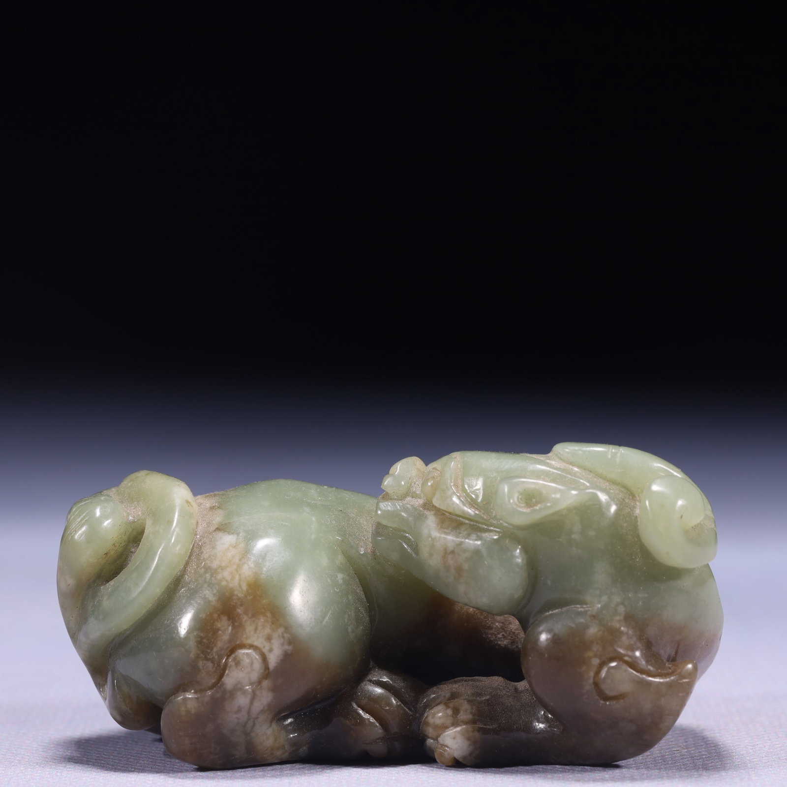 An Exquisite Green Jade Beast Ornament: An Exquisite Green Jade Beast Ornament,Qing Dynasty,China,Size:3.1inx1.8inx1.4in,Weight:193g 青玉兽摆件,中国清代