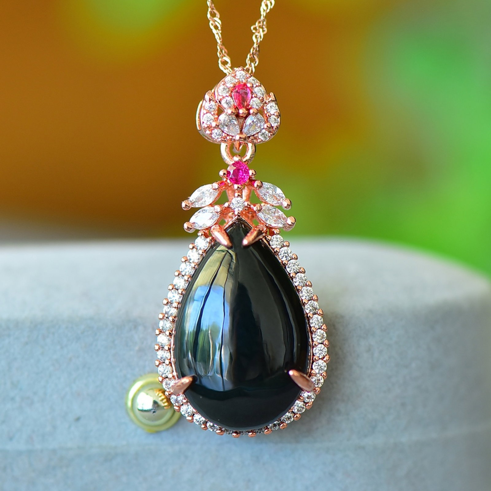 An Exquisite Bronze Inlaid Green Jade Necklace: An Exquisite Bronze Inlaid Green Jade Necklace,Size:5.9inx9.1in 铜镶青玉项链