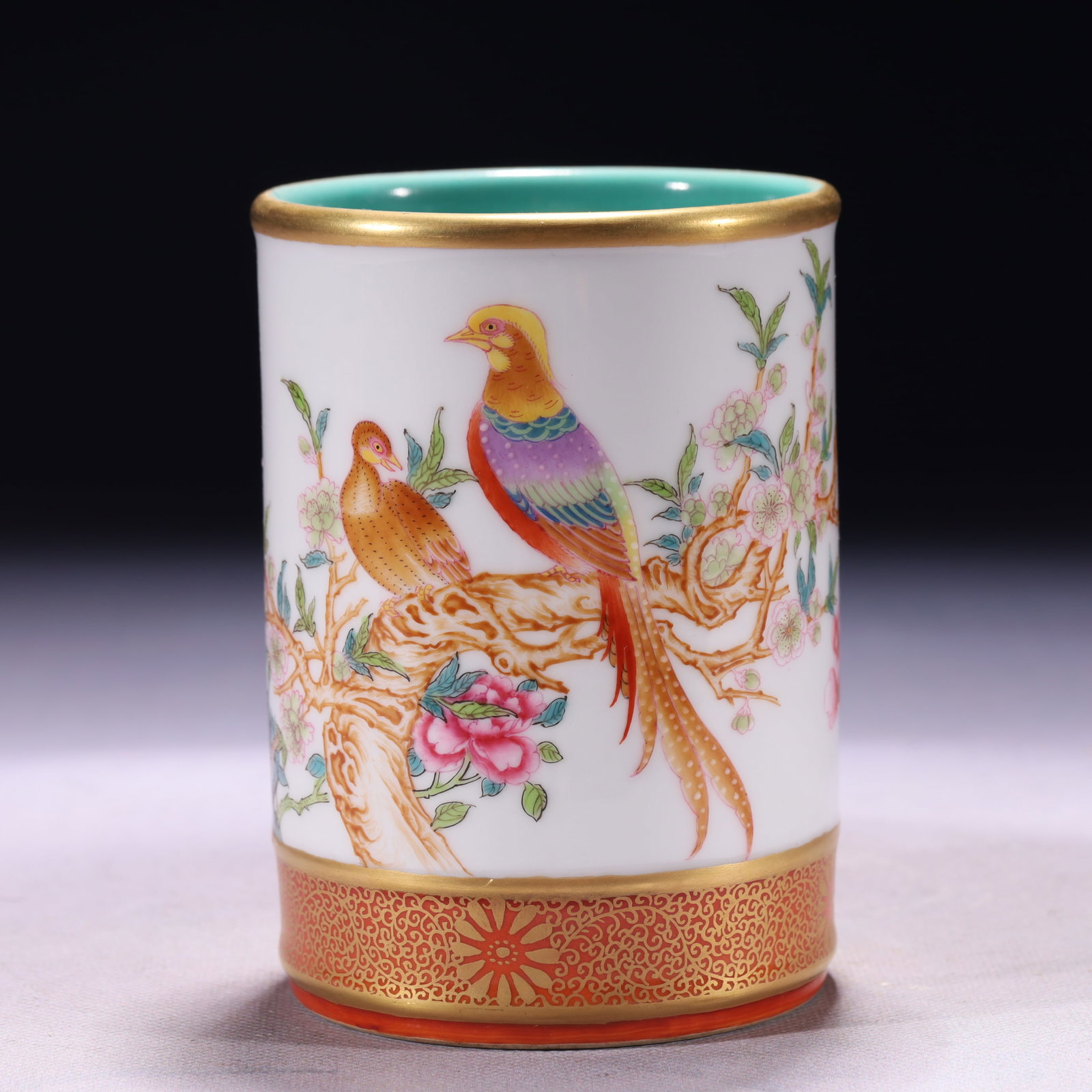 An Exquisite Famille-Rose Painted Gold Flower and Phoenix Pattern Brush Pot,with poem: An Exquisite Famille-Rose Painted Gold Flower and Phoenix Pattern Brush Pot,with poem,Qing Dynasty,China,Qianlong Four-character Mark,Size:3.5inx4.9in,Weight:385g 粉彩描金Ŏ
