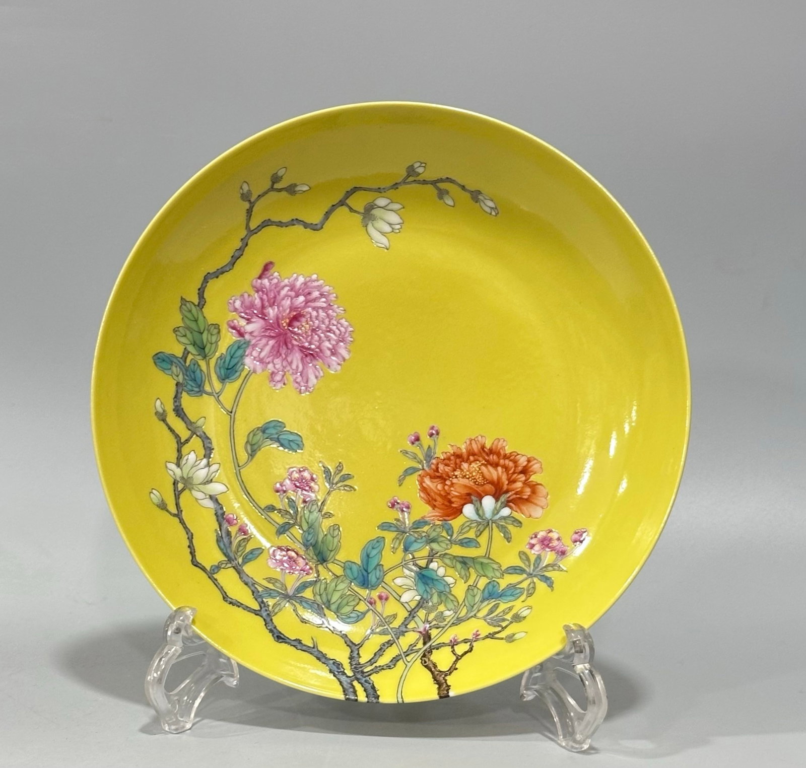 An Exquisite Yellow Ground Enamel Flower Pattern Plate: An Exquisite Yellow Ground Enamel Flower Pattern Plate,Qing Dynasty,China,Yongzheng Six-character Mark,Size:1.4inx7.9in