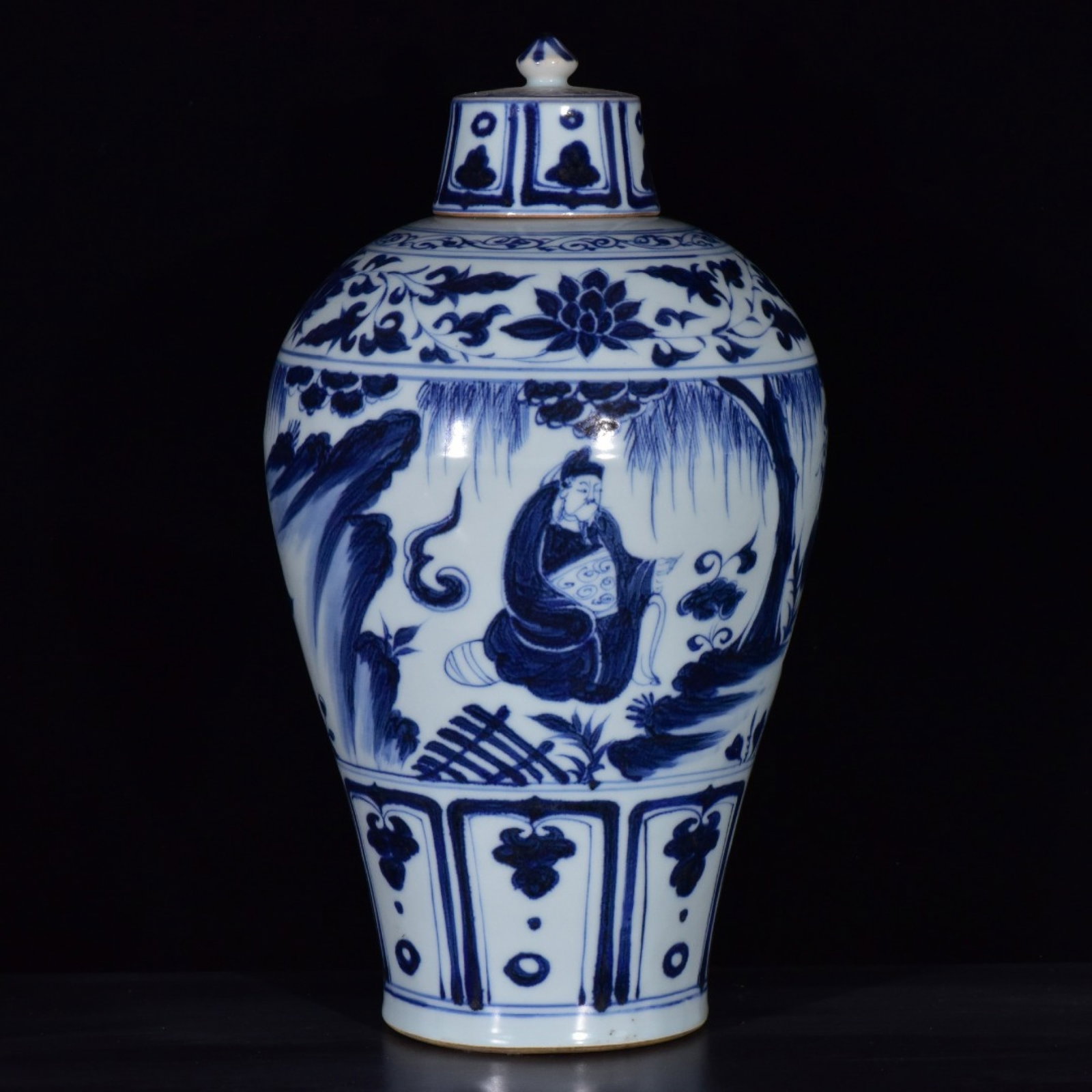 A Rare Blue and White Character and Story Pattern Bottle: A Rare Blue and White Character and Story Pattern Bottle,Yuan Dynasty,China,Size:13.8inx7.9in 青花人物故事纹盖瓶,中国元代