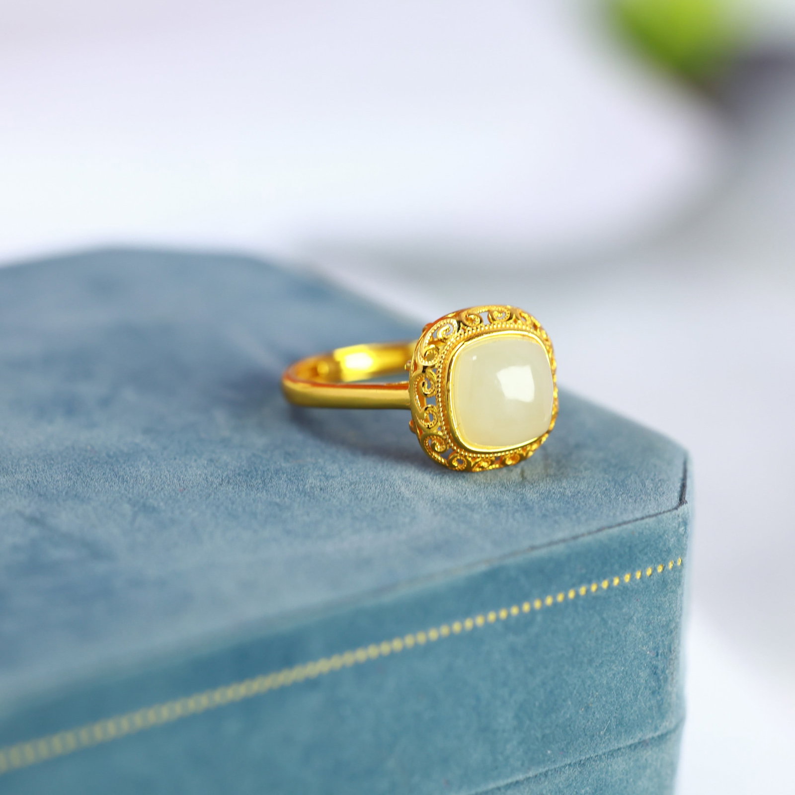 A Sterling Silver and White Jade Square Ring - 3