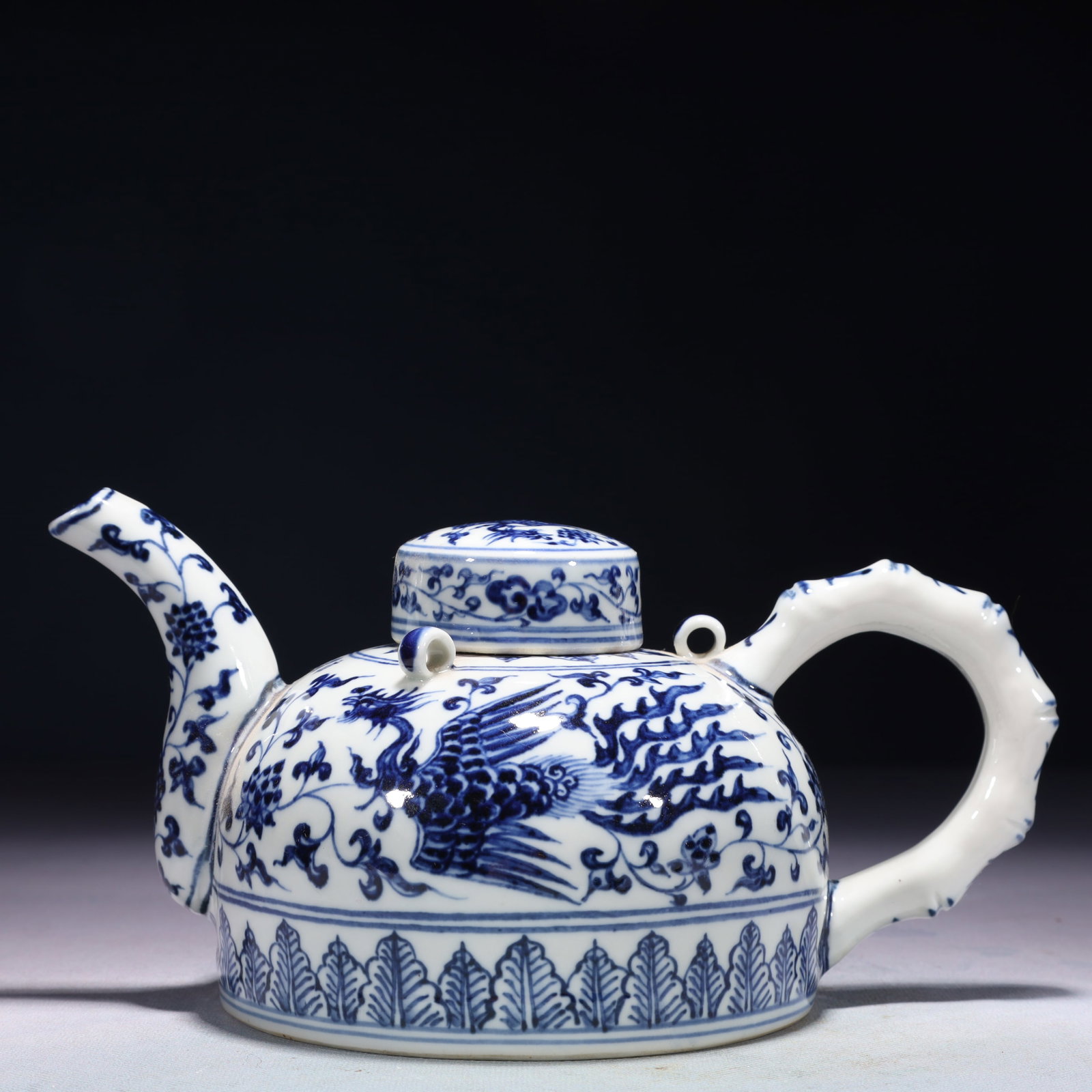 An Exquisite Blue and White Lotus and Phoenix Pattern Teapot: An Exquisite Blue and White Lotus and Phoenix Pattern Teapot,Ming Dynasty,China,Yongle Four-character Mark,Size:9.1inx5.5inx4.7in,Weight:950g