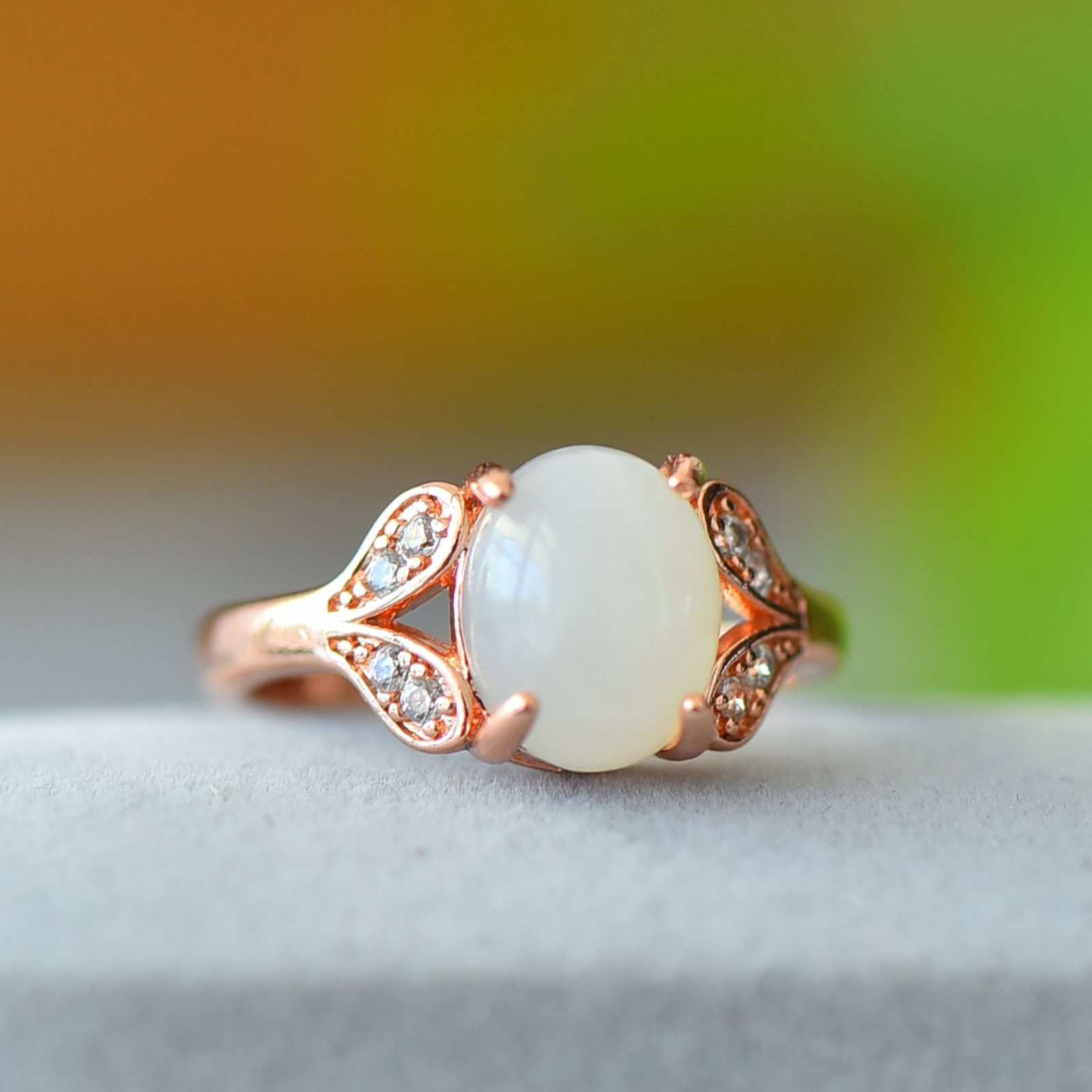 An Exquisite Bronze Inlaid White Jade Ring: An Exquisite Bronze Inlaid White Jade Ring,Size:3.1inx3.9in 铜镶白玉戒指