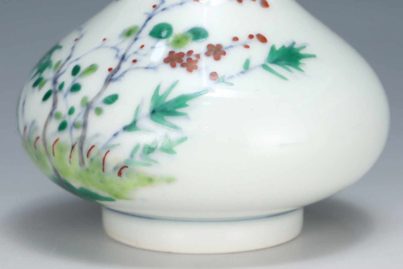 An Exquisite Doucai Flower Pattern Vase - 5