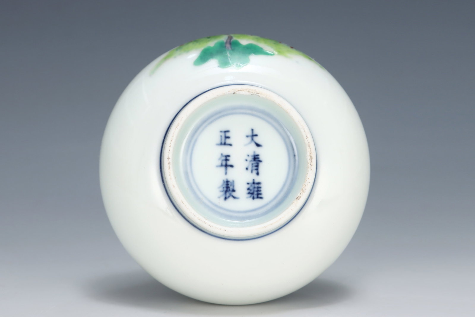 An Exquisite Doucai Flower Pattern Vase - 8