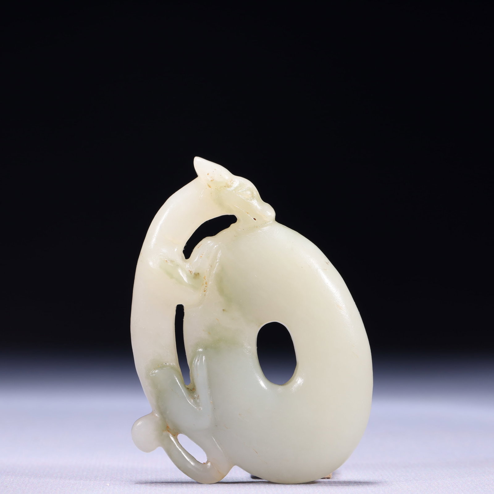 An Exquisite White Jade Dragon Ornament: An Exquisite White Jade Dragon Ornament,Qing Dynasty,China,Size:2inx0.4inx3in,Weight:71g 白玉龙摆件,中国清代