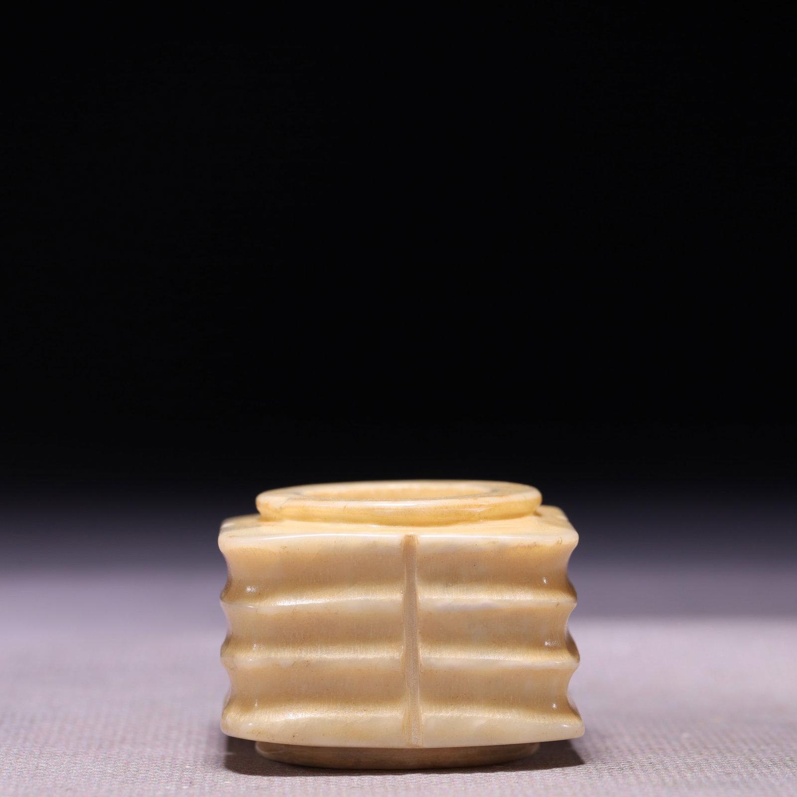 An Archaic Hongshan Culture Yellow Jade Pendant: An Archaic Hongshan Culture Yellow Jade Pendant,Ancient Time,China,Size:1.4inx1in,Weight:57g 红山文化黄玉挂件,中国新石器&#