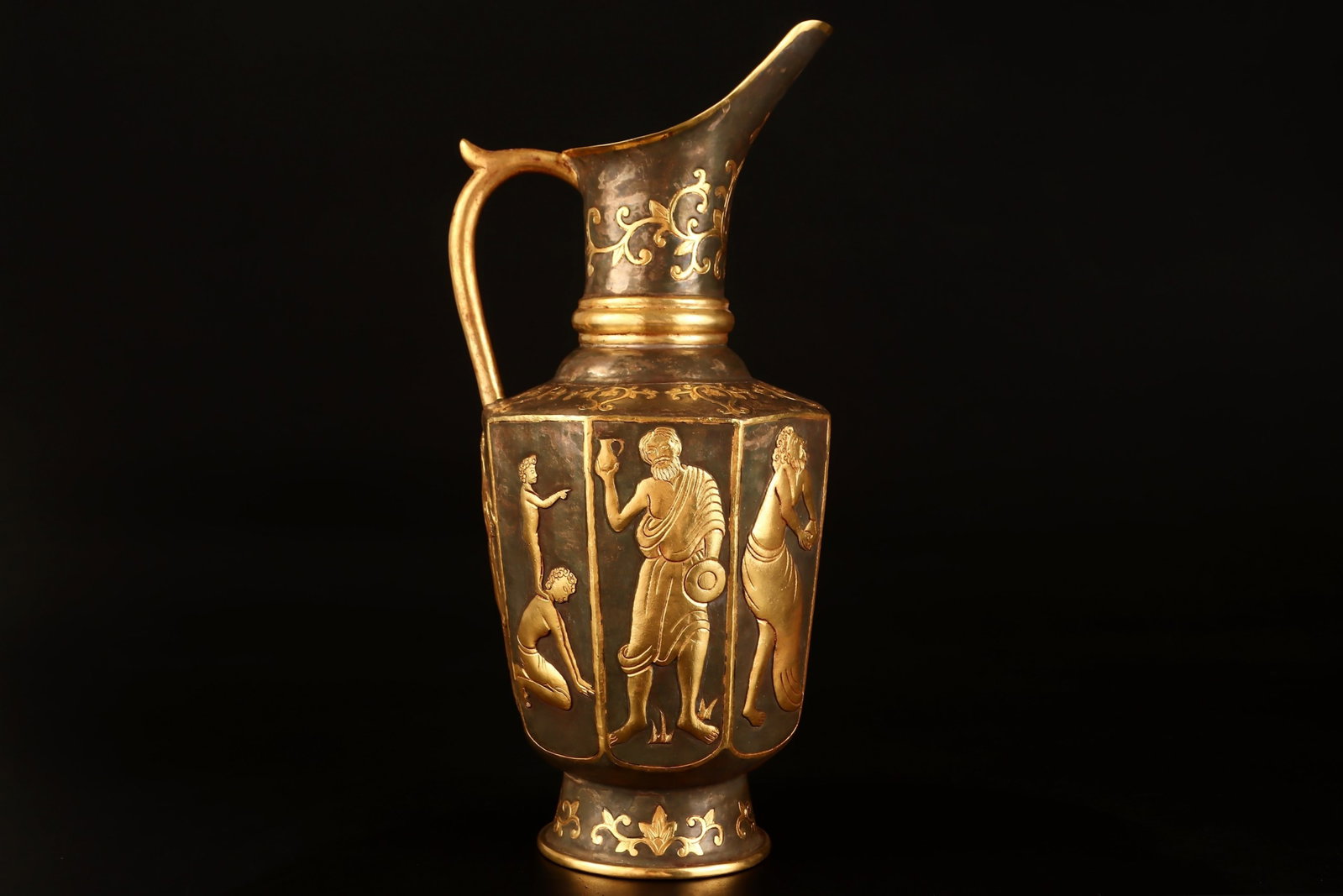 An Exquisite Gilt Figure Pattern Pot - 3