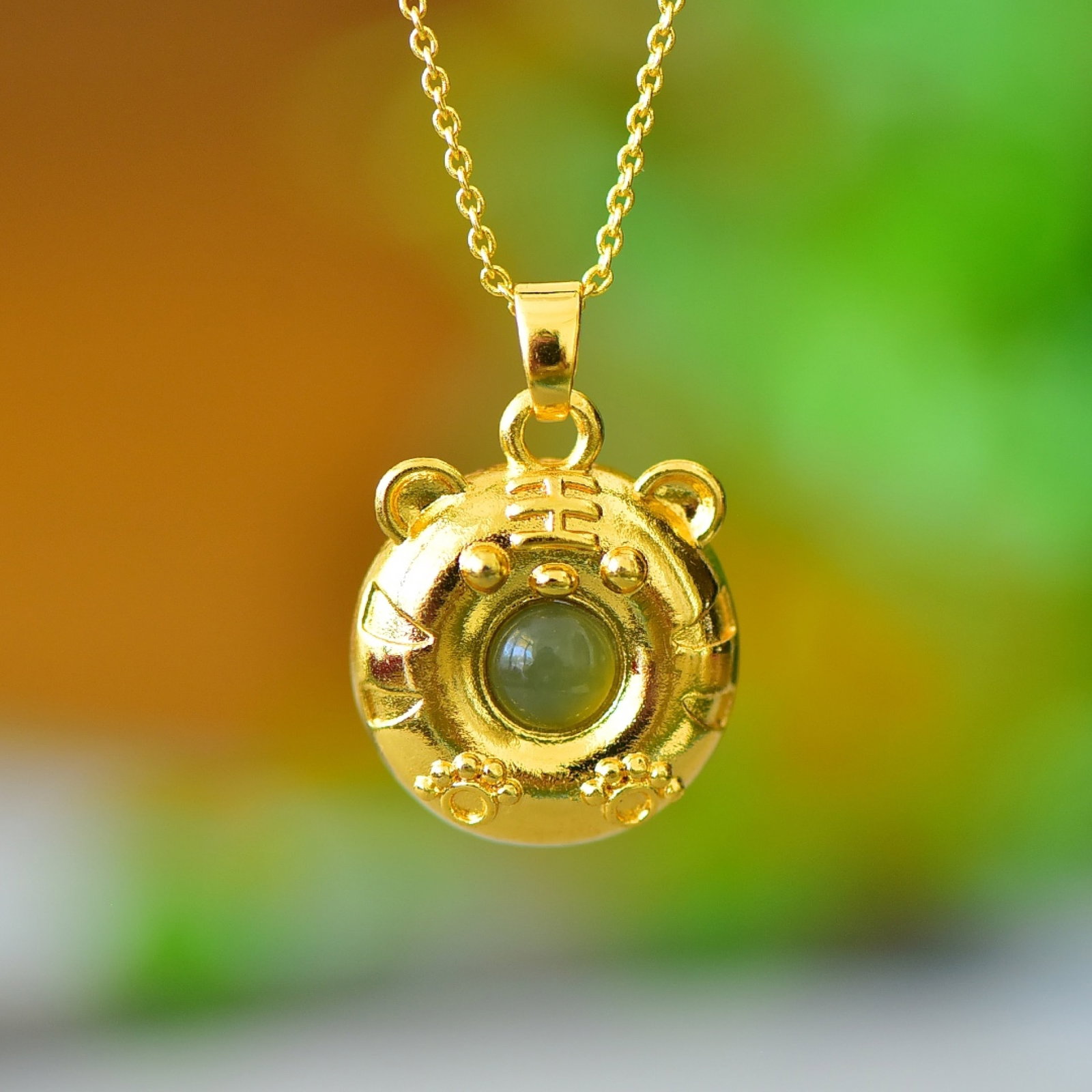 An Exquisite Bronze-Gold Plated Inlaid Jasper Necklace: An Exquisite Bronze-Gold Plated Inlaid Jasper Necklace,Size:6mmx6mm 铜镀金镶碧玉项链