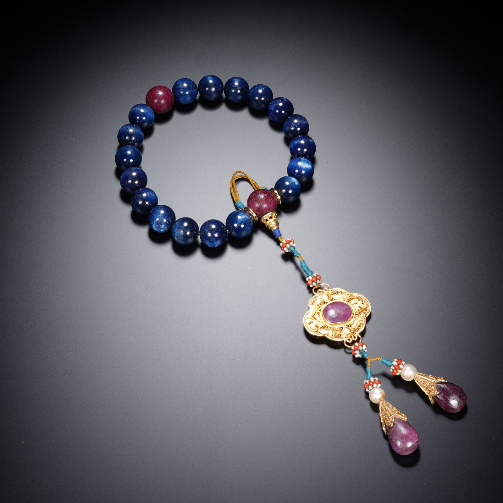 An Exquisite Sapphire Eighteen-Bead Bracelet: An Exquisite Sapphire Eighteen-Bead Bracelet,China,Qing Dynasty,Dimensions:0.6in,Weight:141g,蓝宝石十八子手串,中国清代