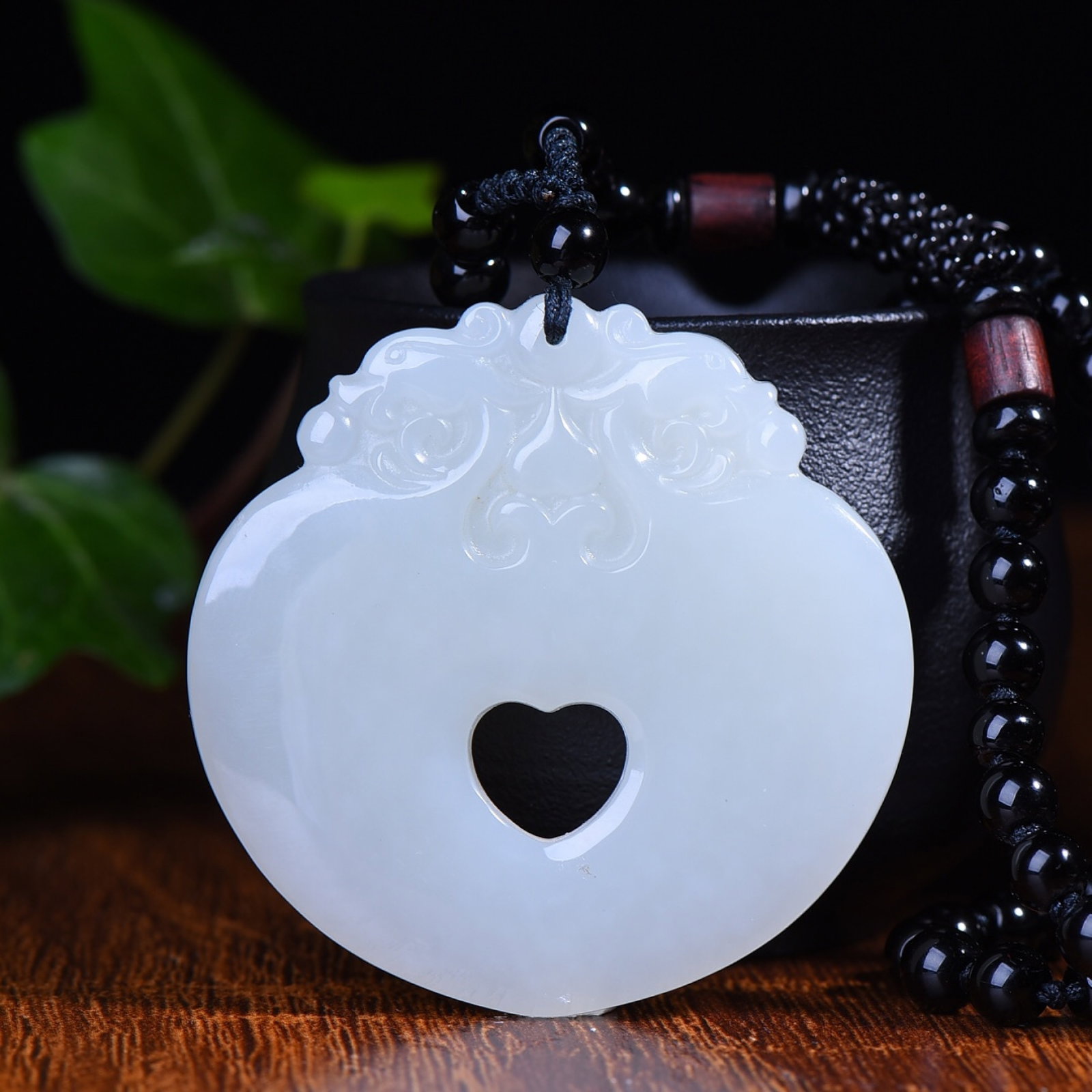 An Exquisite White Jade Dragon Pattern Pendant - 2