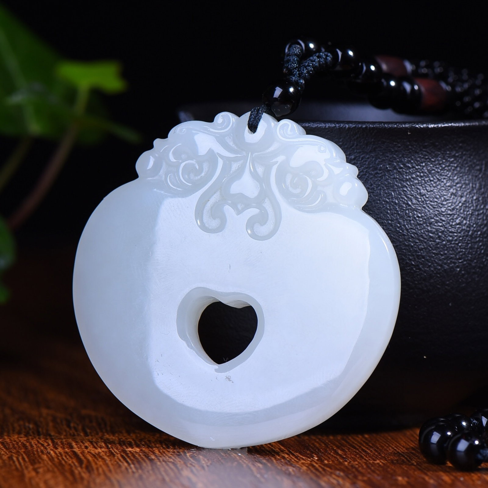 An Exquisite White Jade Dragon Pattern Pendant - 3