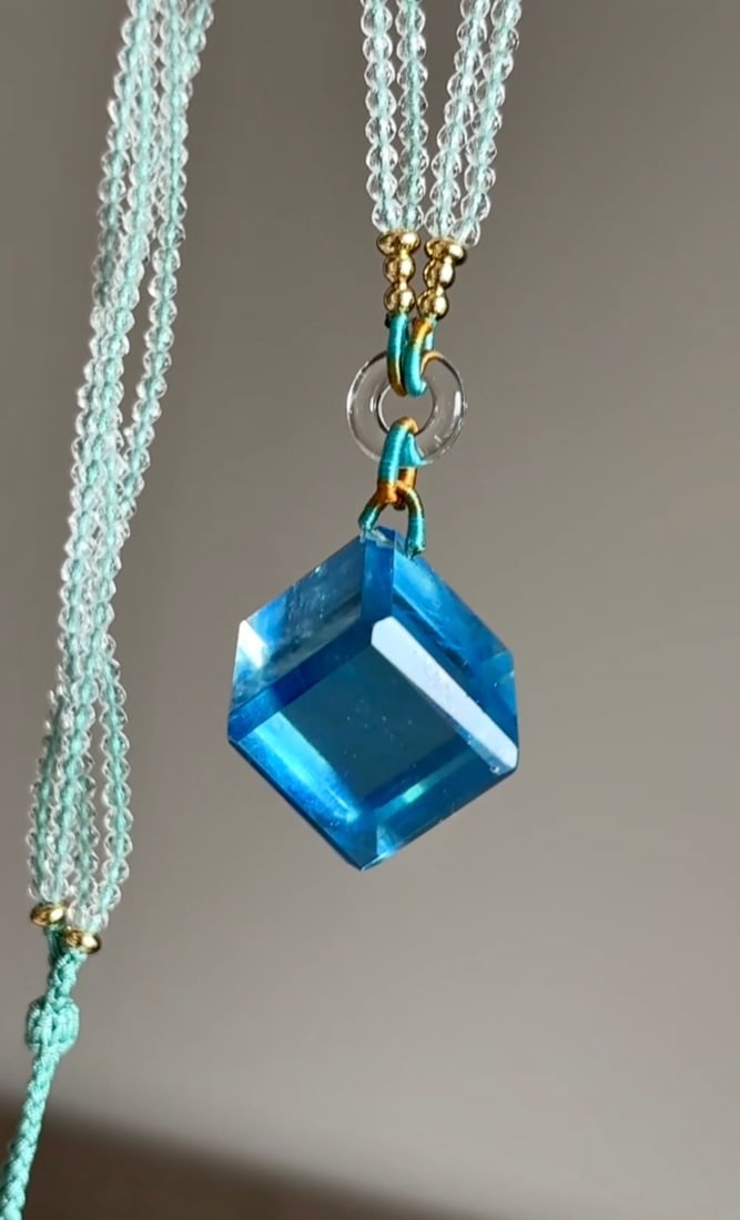 An Exquisite Aquamarine Pendant: An Exquisite Aquamarine Pendant,Size:20mm,Total Weight:17.6g 海蓝宝吊坠