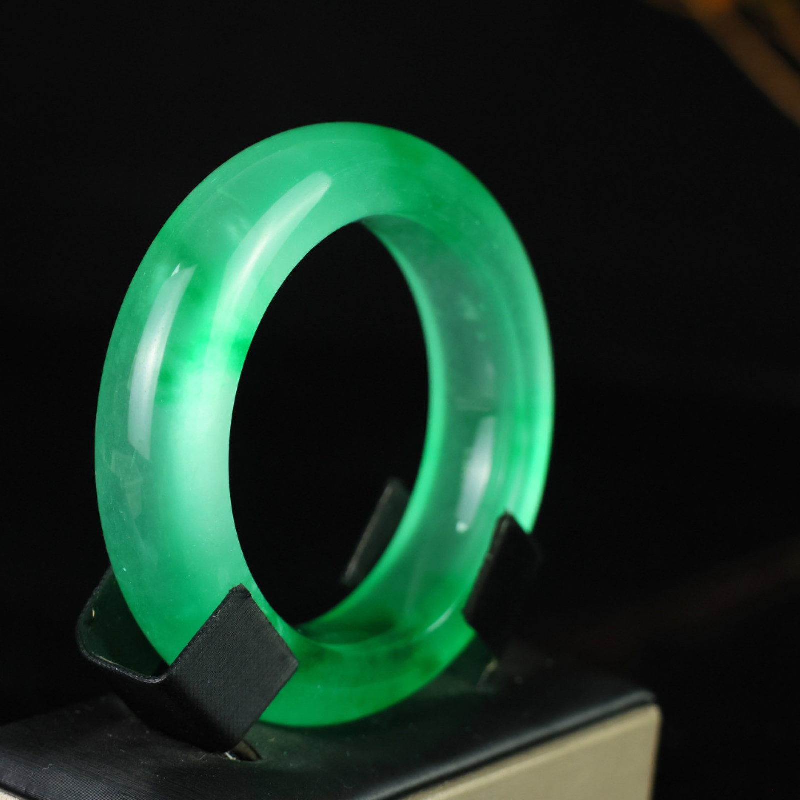 An Exquisite Jadeite Bracelets - 2