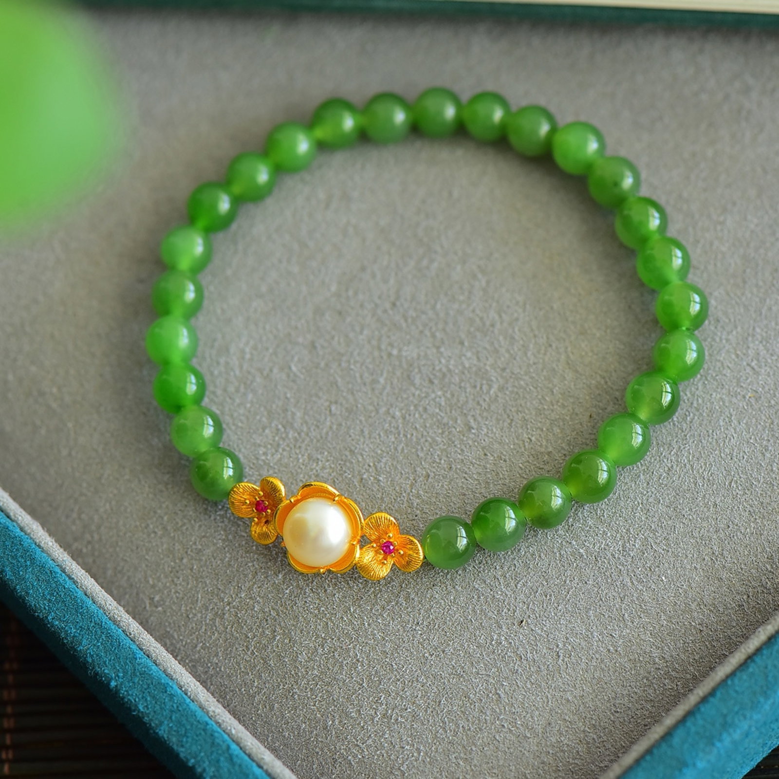 An Exquisite Jasper Bracelets - 4