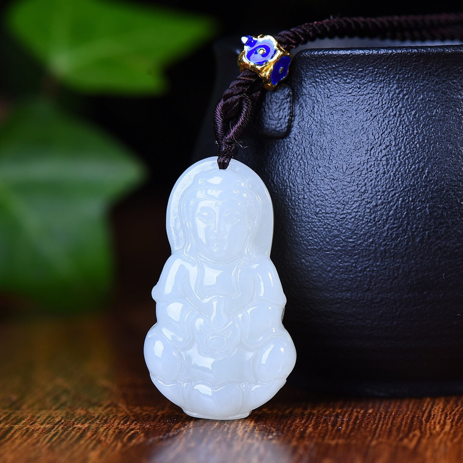 An Exquisite White Jade Avalokitesvara Pendant: An Exquisite White Jade Avalokitesvara Pendant,Size:20mmx35mm (寓意)吉祥 保平安 大慈大悲 救苦救难