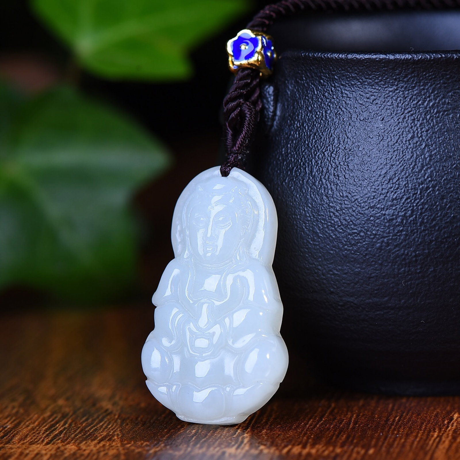 An Exquisite White Jade Avalokitesvara Pendant - 2