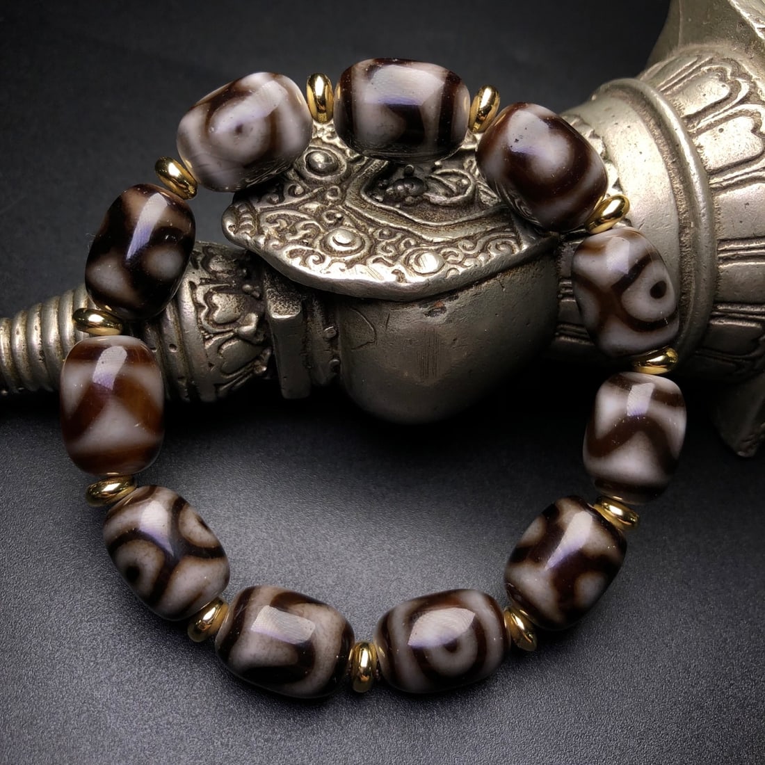 An Exquisite Dzi Bead Bracelets - 2