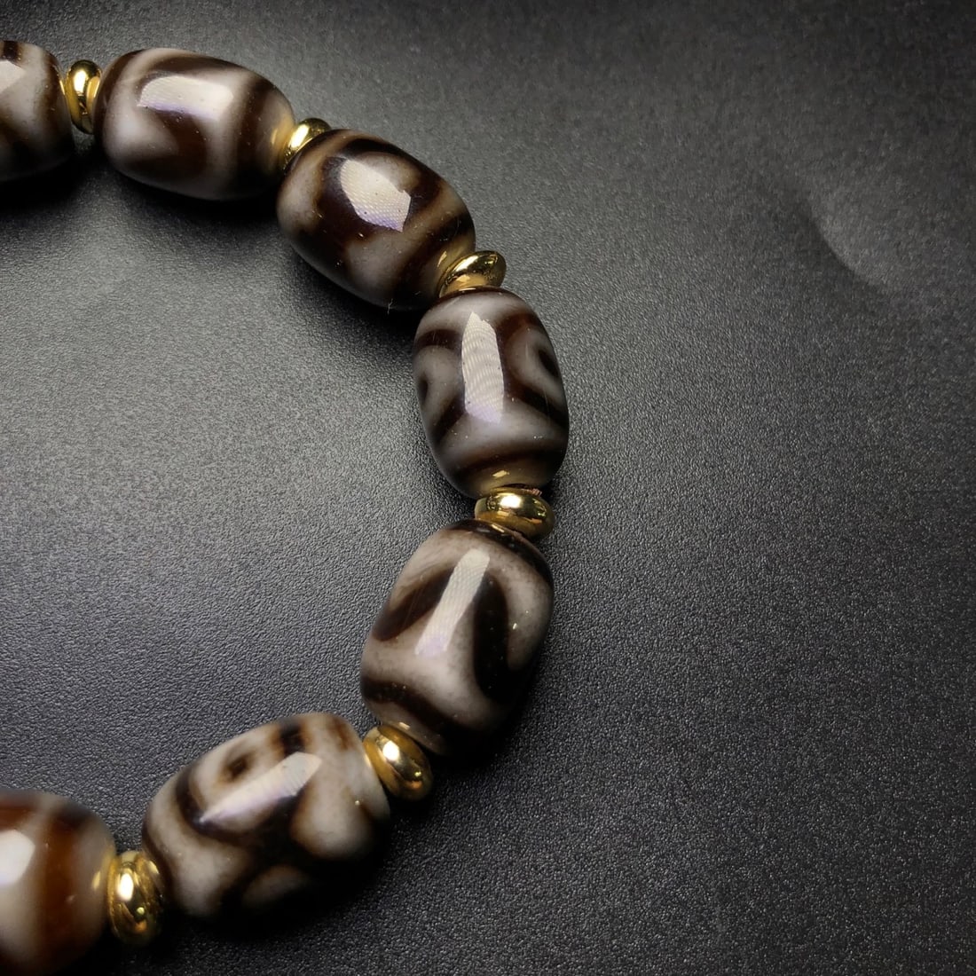 An Exquisite Dzi Bead Bracelets - 7