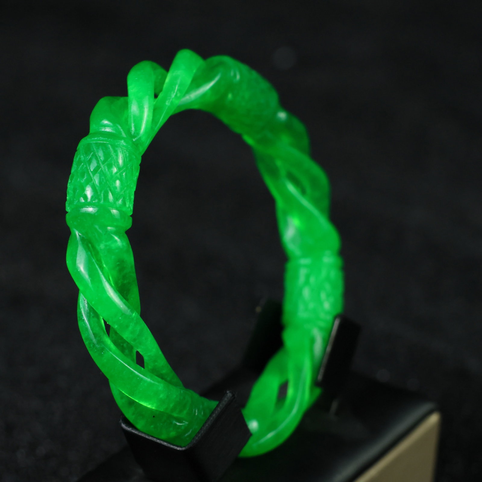 An Exquisite Jadeite Bracelets - 2