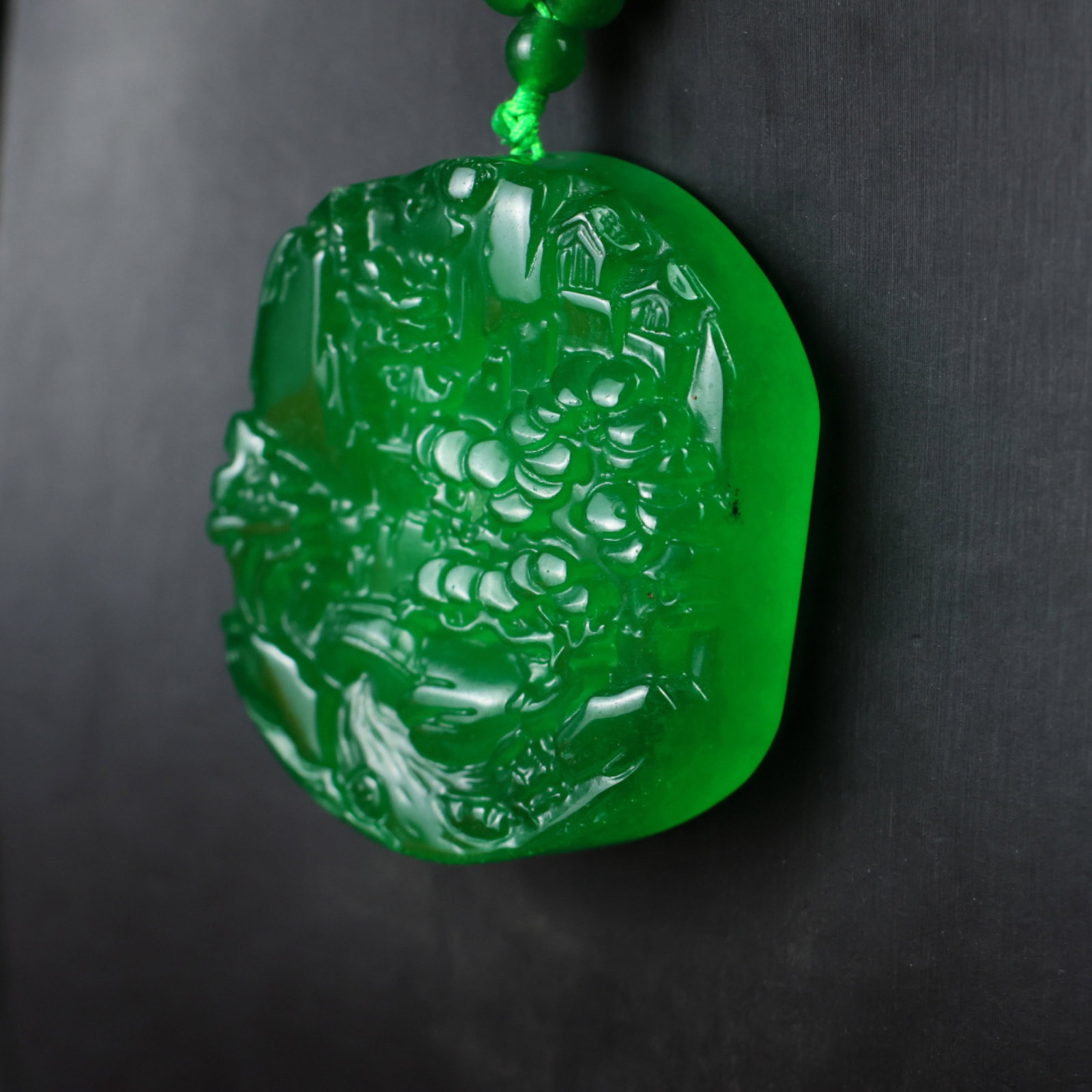 An Exquisite Jadeite Landscape Pattern Pendant - 4