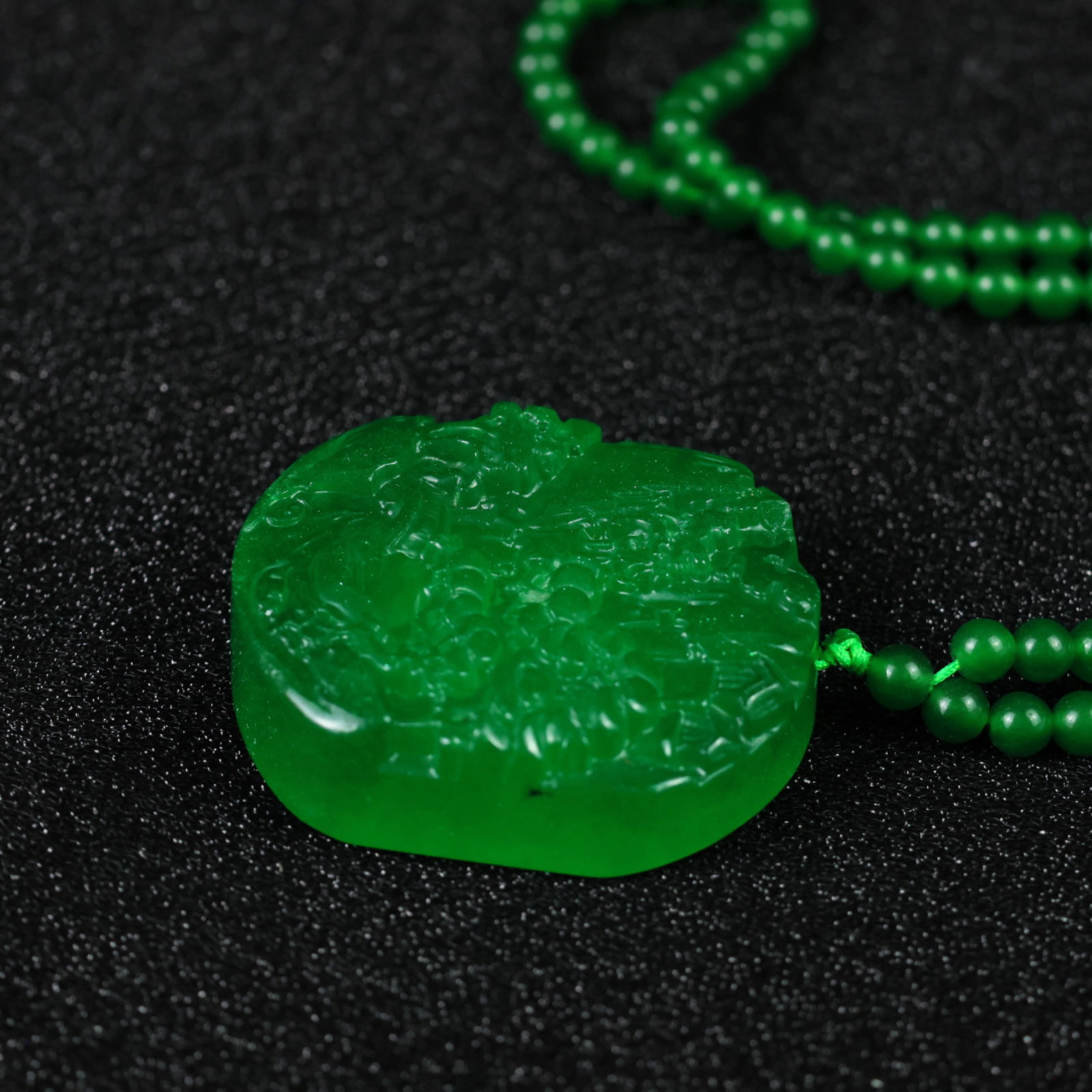 An Exquisite Jadeite Landscape Pattern Pendant - 7