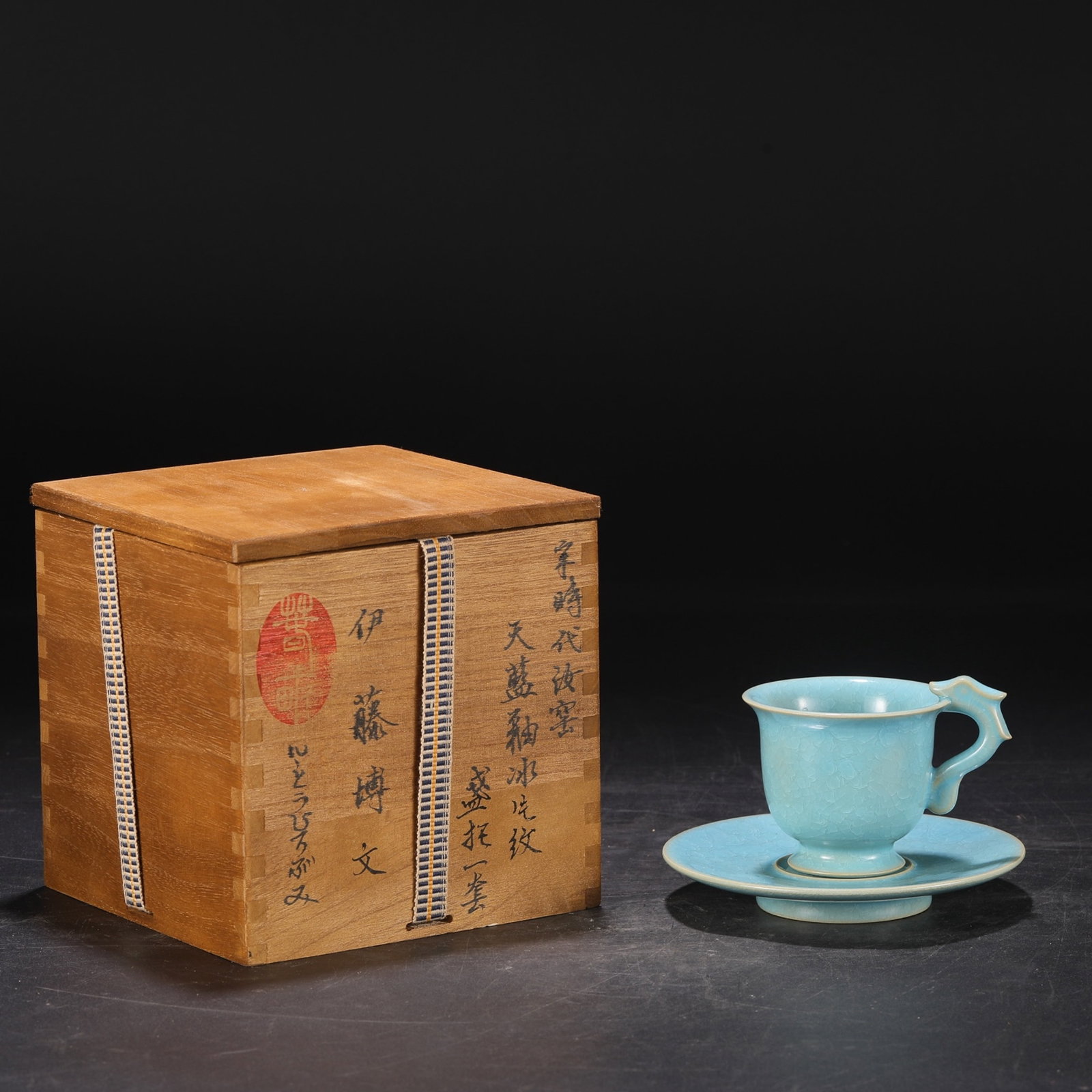 An Exquisite Ru Kiln Sky-Blue Glaze Cup Stand With Ice Crack Patterns: An Exquisite Ru Kiln Sky-Blue Glaze Cup Stand With Ice Crack Patterns,Song Dynasty,China,Size:3.7inx5.5in,汝窑天蓝釉冰片纹盏托,中Þ