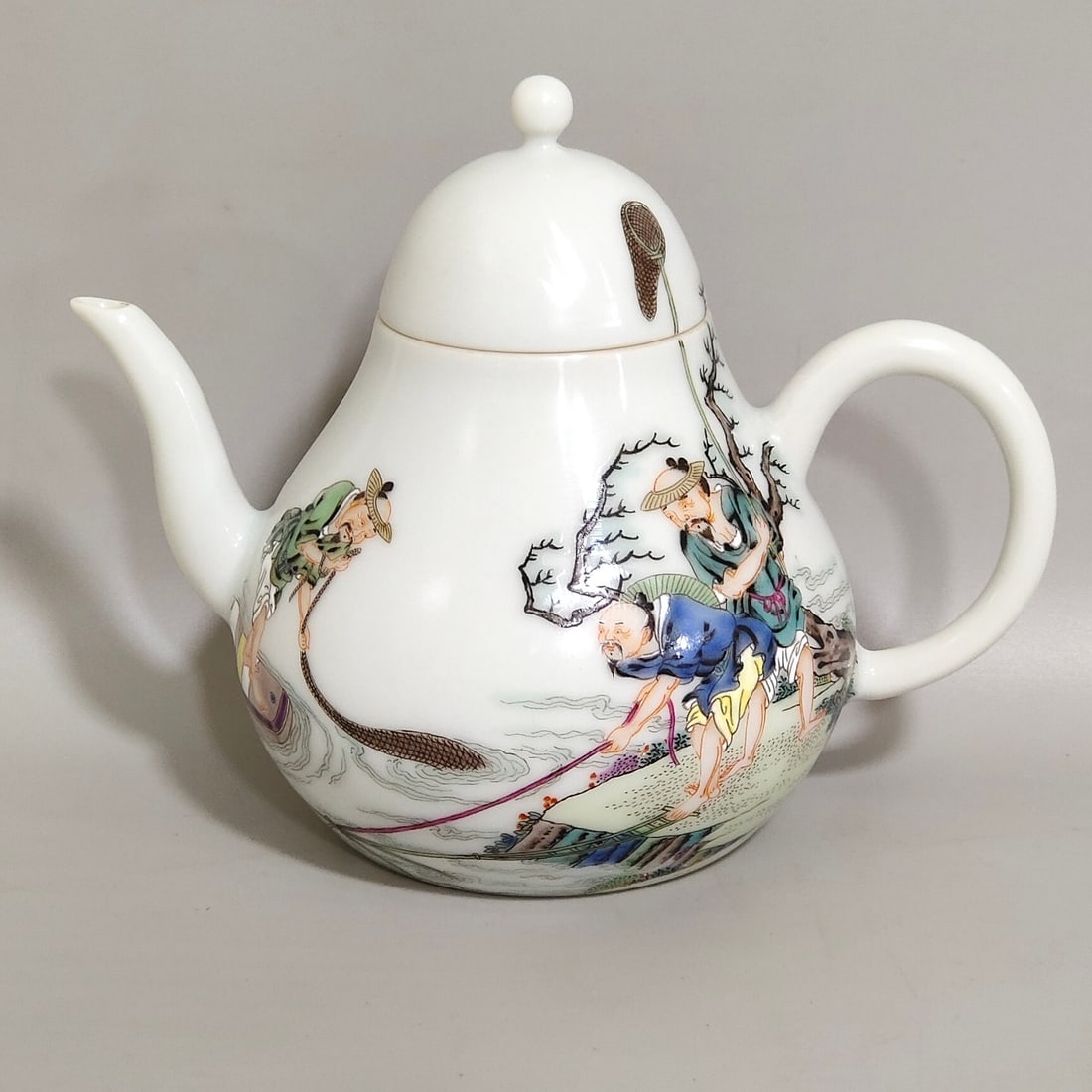 An Exquisite Pear-Shaped Teapot Painted With Famille Rose Fishing Scenes: An Exquisite Pear-Shaped Teapot Painted With Famille Rose Fishing Scenes,Qing Dynasty,China,Yongzheng Four-character Mark,粉彩捕鱼图梨形茶壶,È